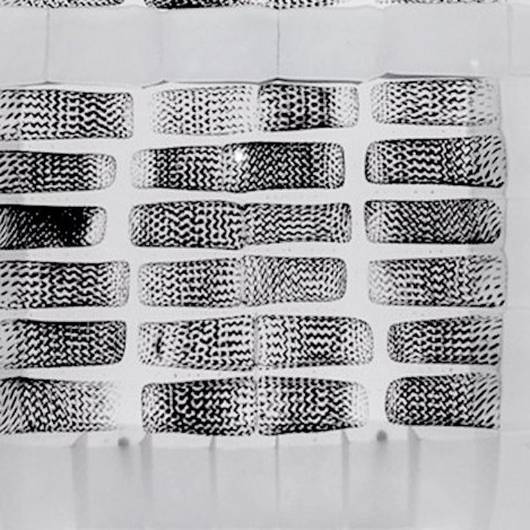 Precioso Cristal soplado y fundido, único en su especie, blanco plata transparente y mate blanco y noir. 
Incluye su base de metal negro (  unos 32 cm X 10 cm  X 18 cm ).
Peso total  de 20 a 25 kilos.