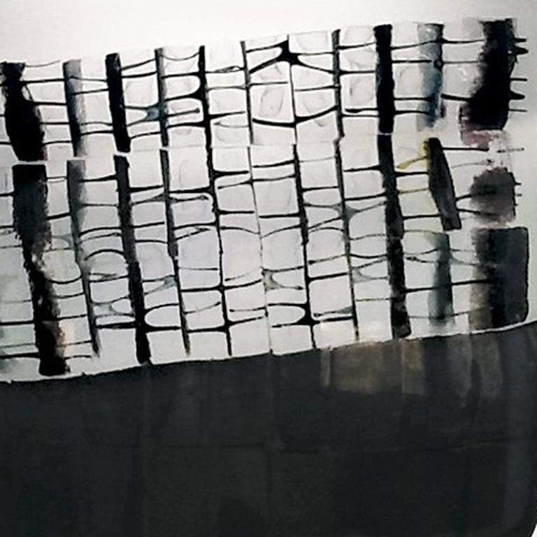 Wunderschönes, einzigartiges mundgeblasenes und verschmolzenes Glas in opakem Schwarz mit Metalleffekten, Schwarz, Grau und  transparent sandgestrahlt.
Inklusive schwarzem Metallsockel (  etwa 32 cm X 10 cm  X 18 cm ).
Gesamtgewicht  etwa 20 bis 25