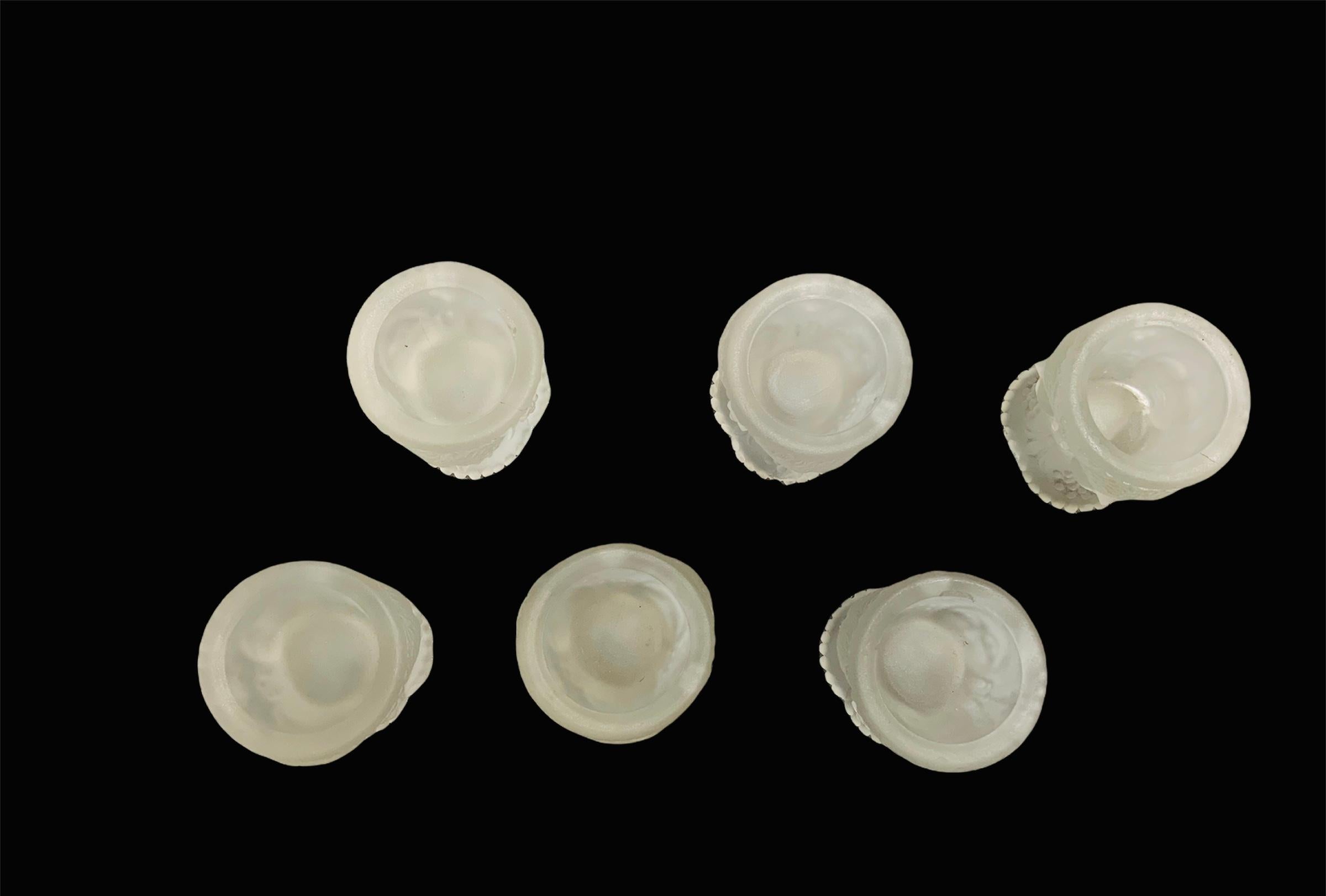 Neoclassico L.G. Wright Glass Co. Set di saliere a tre facce in vetro smerigliato in vendita