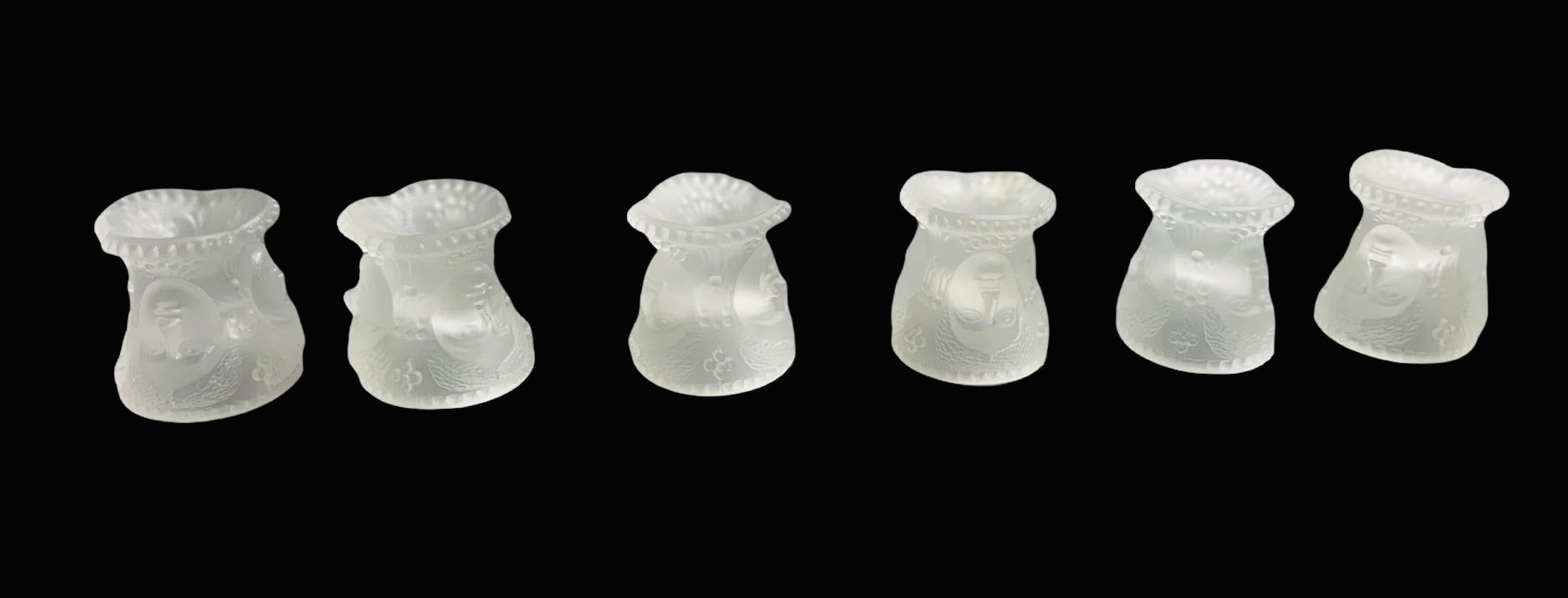 L.G. Wright Glass Co. Set Of Frosted Glass Three Faces Salt Cellars In Good Condition For Sale In Guaynabo, PR
