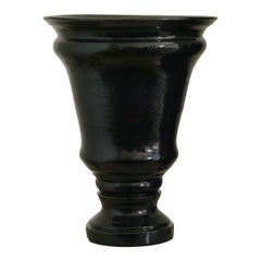 Jarrón L'Heure Bleue I de cerámica esmaltada azul noche by Gazar Studio