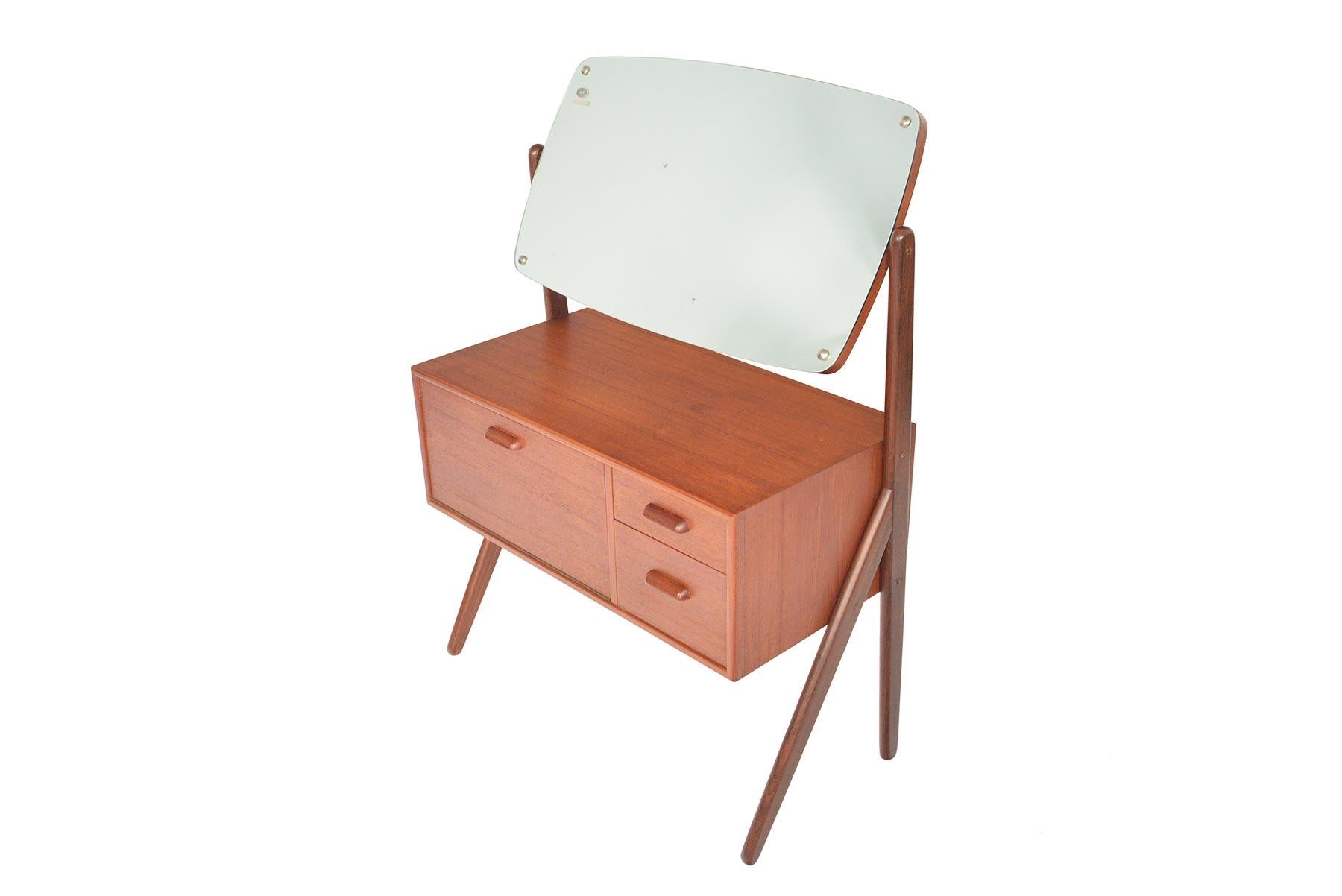 20th Century Ølholm Model 593 Teak V- Legged Vanity