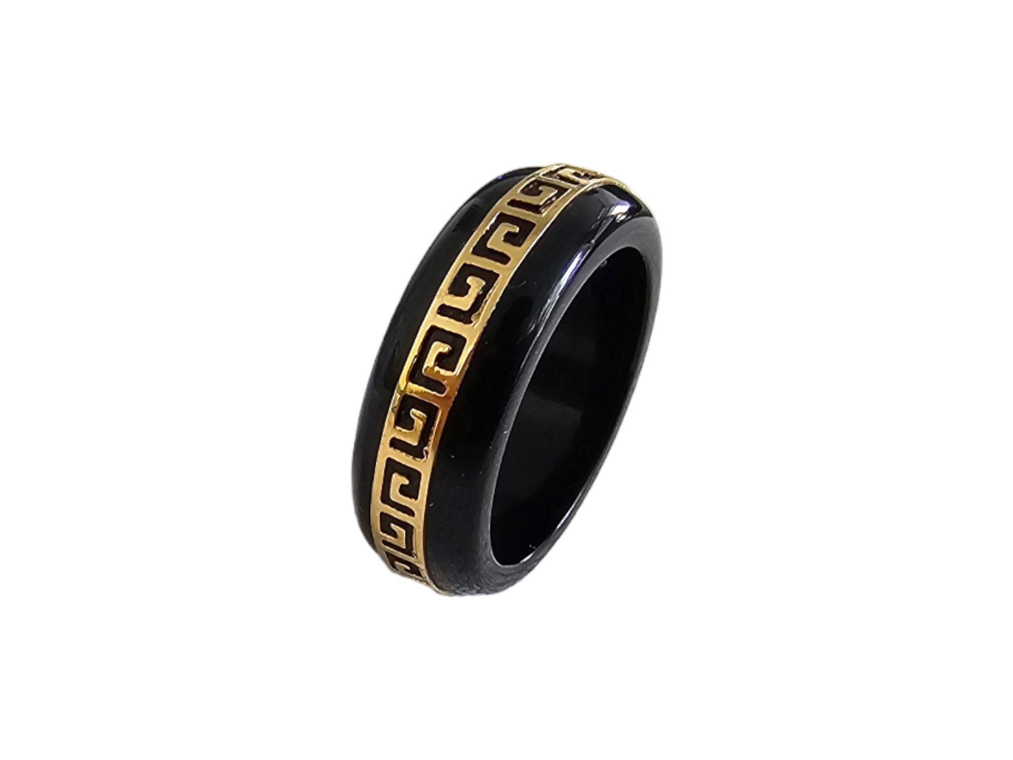 Women's or Men's Li Black Onyx Band Ring (With 14k Solid Gold) - Cocktail Ring for Men and Women For Sale
