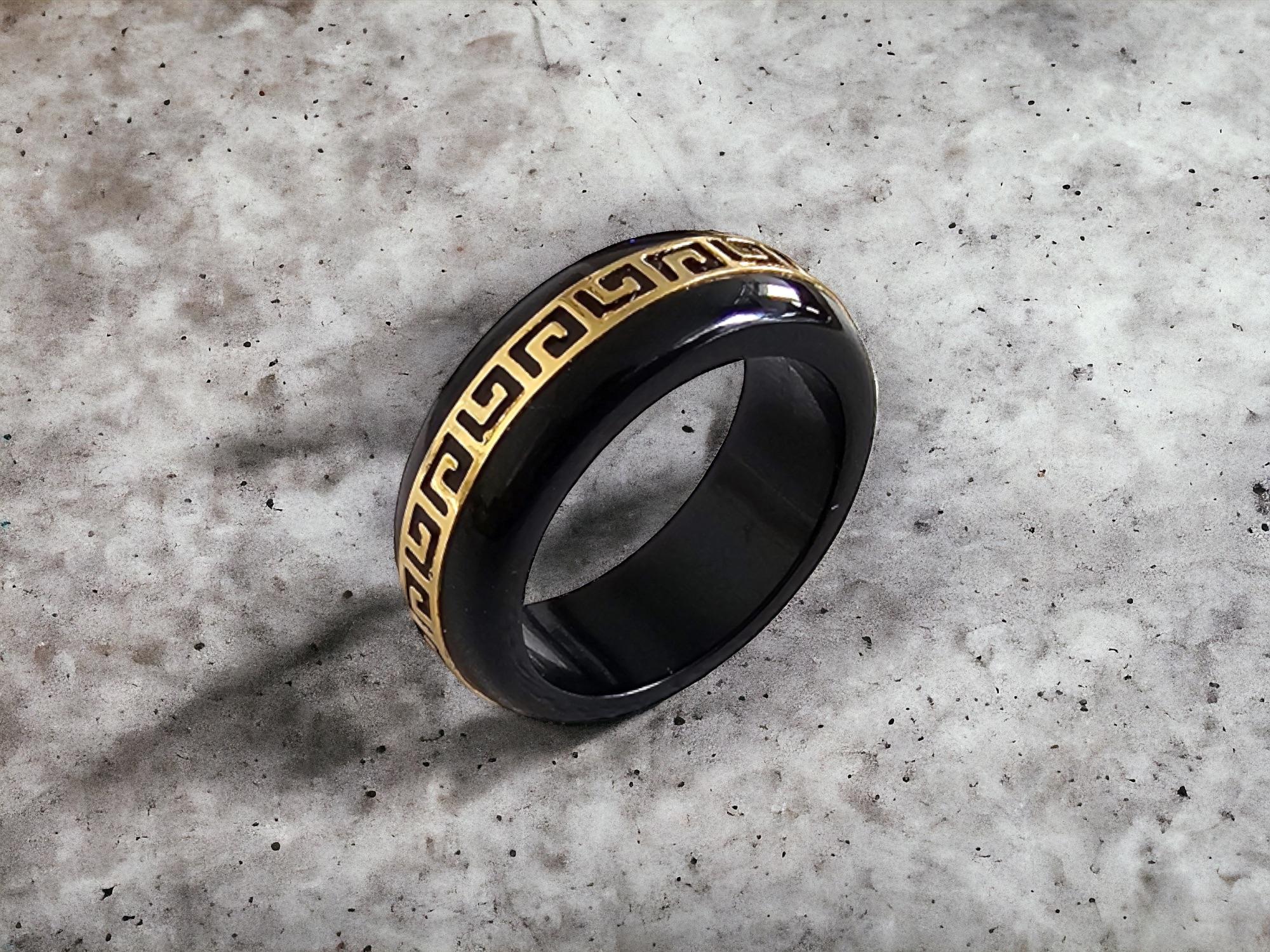 Li Black Onyx Band Ring (With 14k Solid Gold) - Cocktail Ring for Men and Women For Sale 4