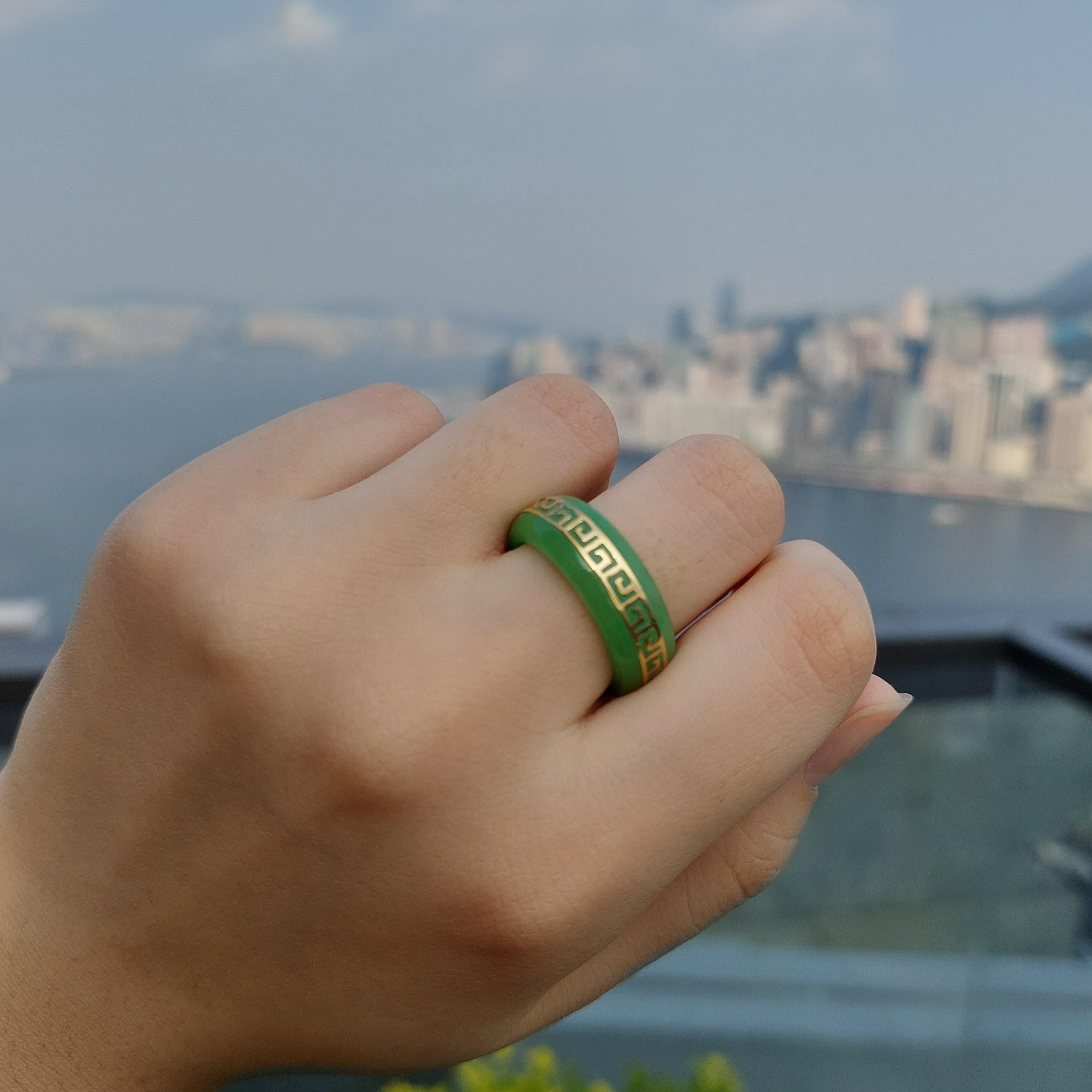 Li Grüner Jade Bandring (mit 14k massivem Gold) - Cocktail-Ring für Herren/Frauen für Damen oder Herren im Angebot