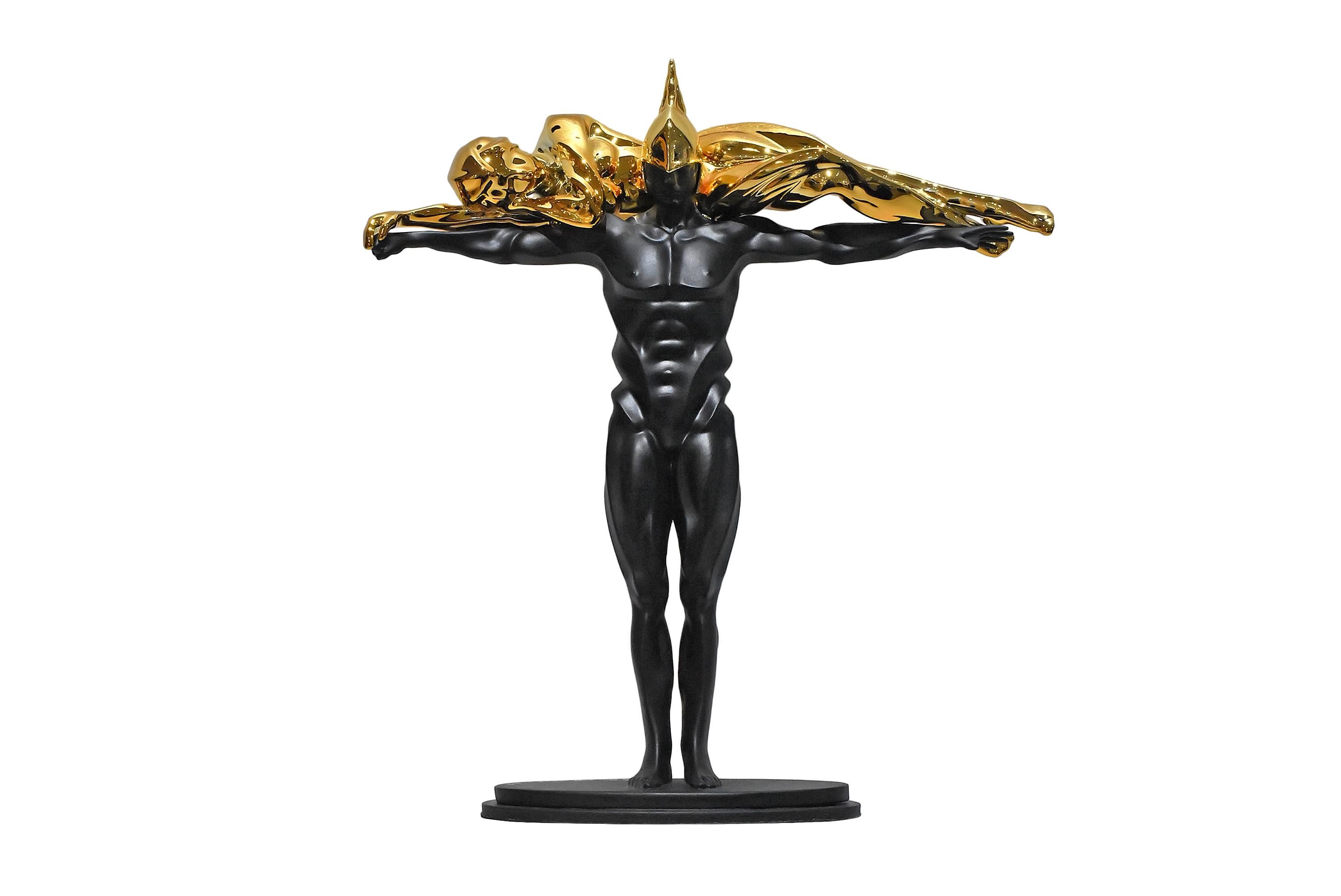 Li Ming Figurative Sculpture – Farewell My Concubine – Mann, der eine Frau trägt, die er liebt