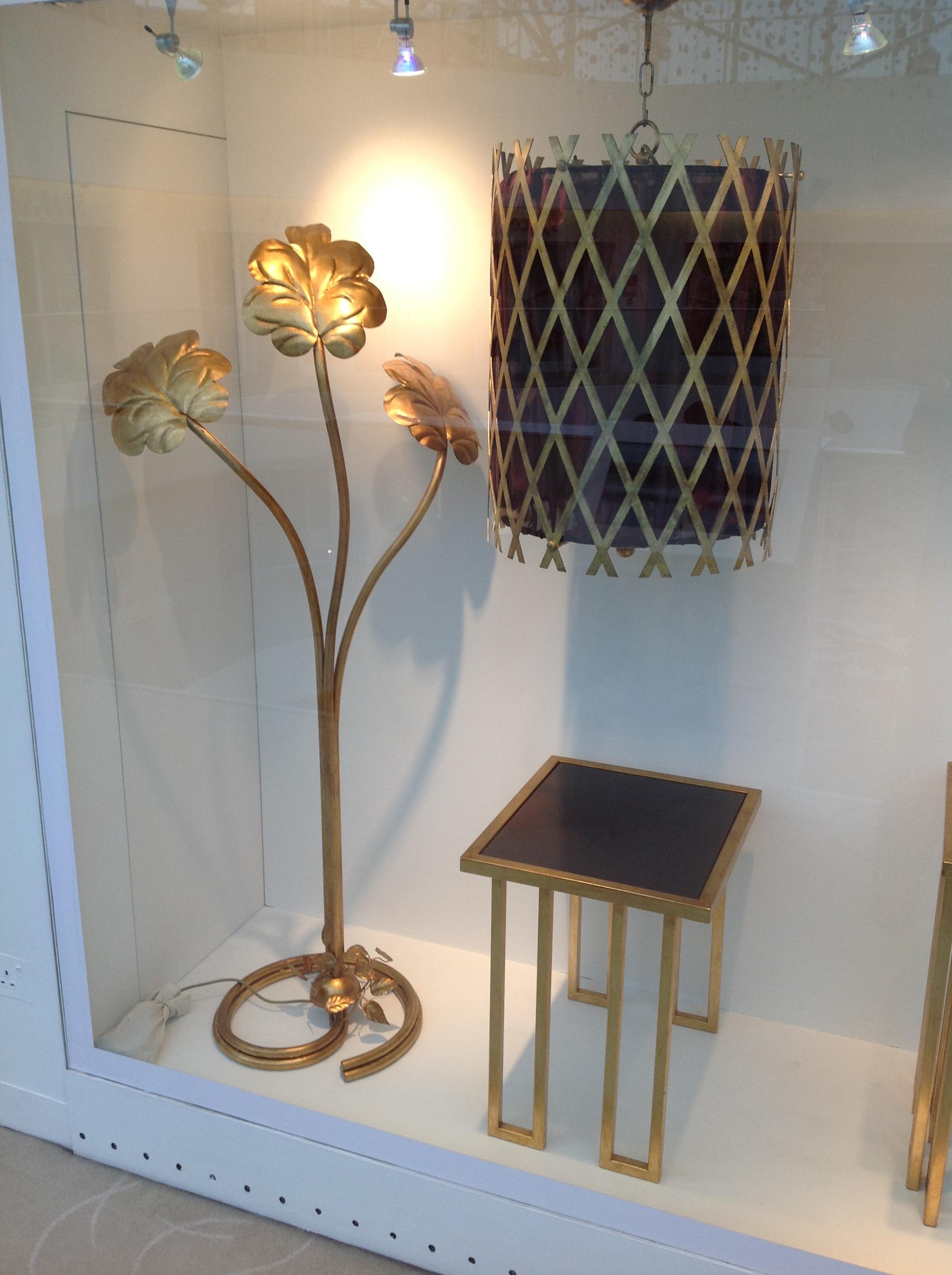 Hemos reducido el precio de venta, debido al aumento de los costes de venta en esta plataforma vamos a cerrar nuestro escaparate en 1st Dibs a finales de Feb 2025

Esta asombrosa lámpara de pie fue fabricada por los famosos artesanos italianos de Li