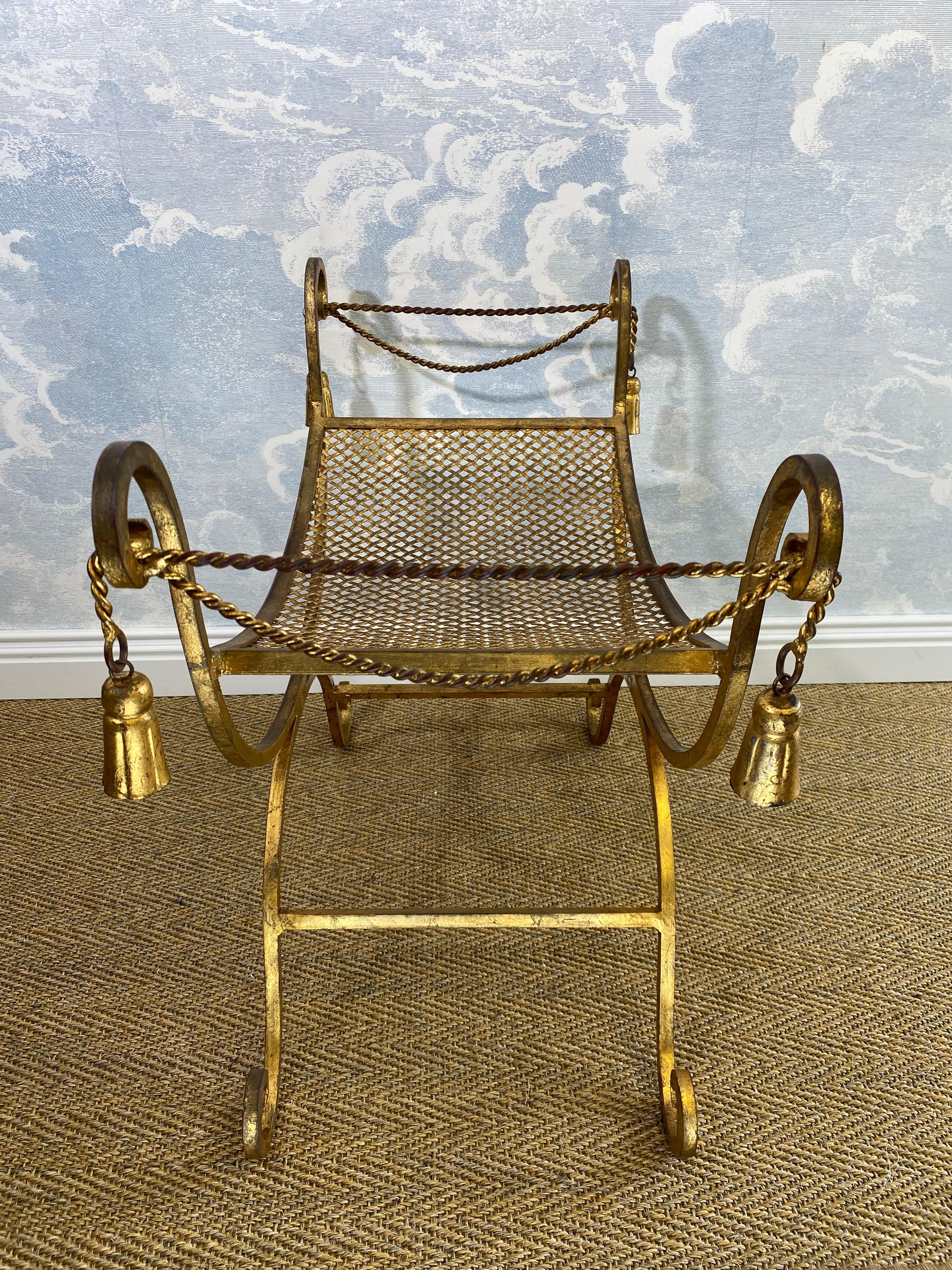 Li Puma Firenze Seduta / Vanity Chair dorata in curule. Hollywood Regency, Italia, anni '50 In condizioni buone in vendita a Cork, IE