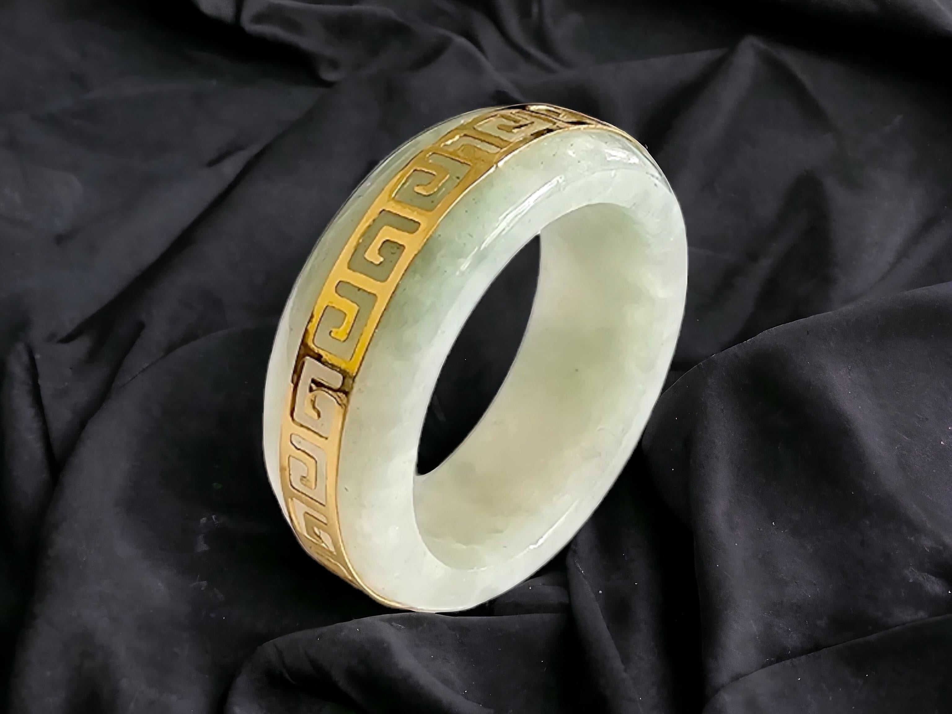 Li Spring Jade Band Ring (With 14k Solid Gold) - Cocktail Ring for Men and Women In New Condition For Sale In Kowloon, HK