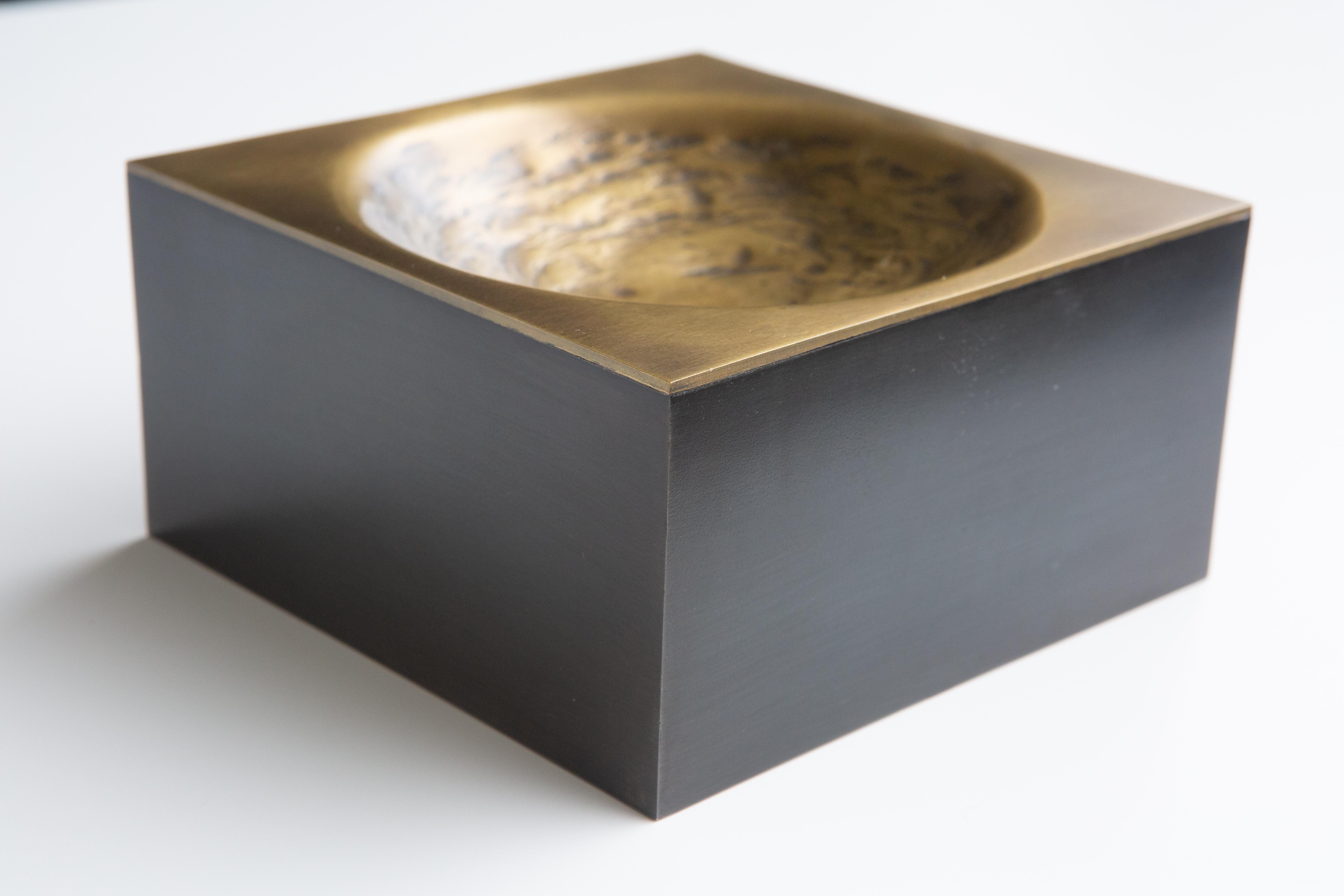 Modern LIA Square Brass and Black Steel Valet Tray by Soraya Osorio For Sale