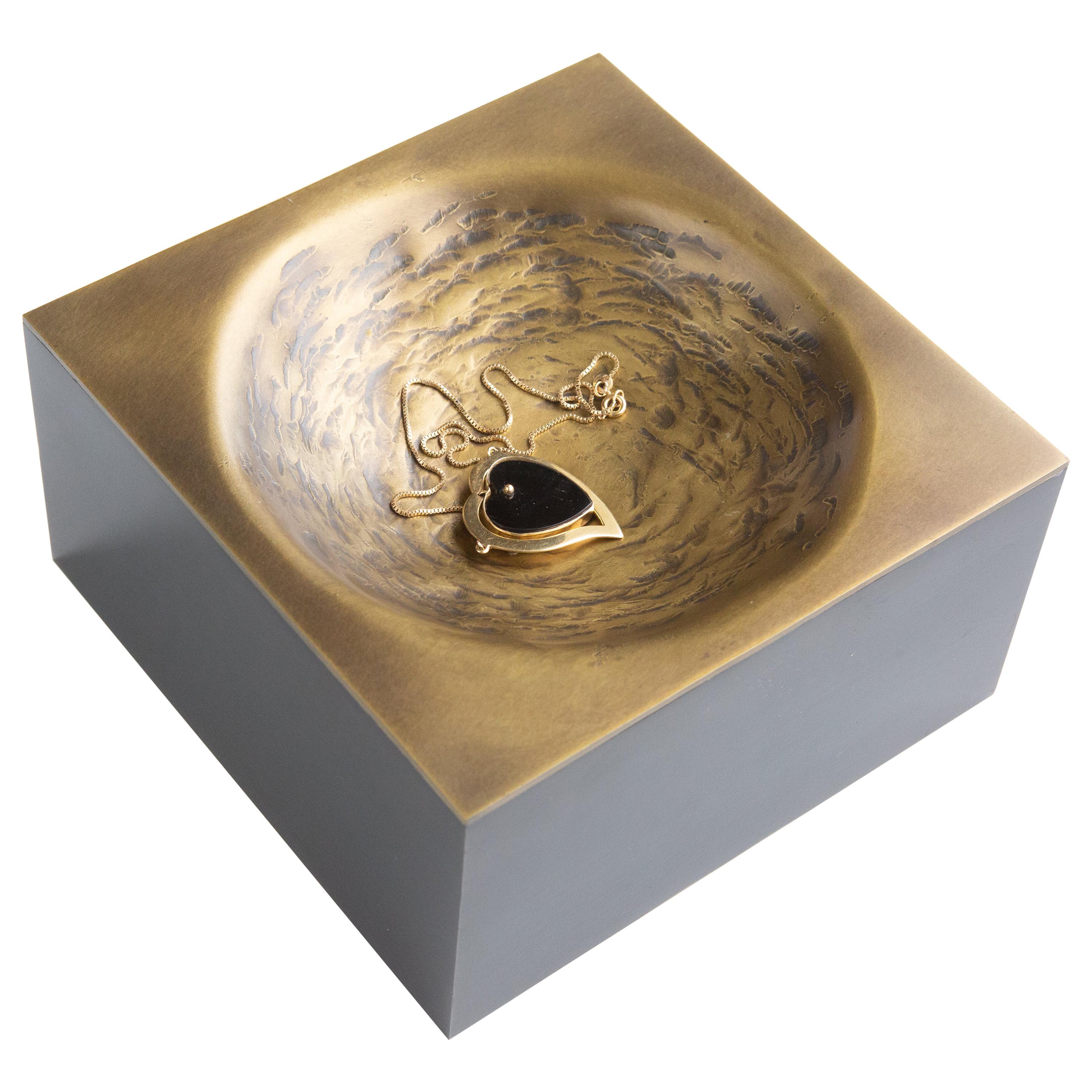 LIA 6" Square Handcraft Brass and Steel Valet Bowl Tray by Soraya Osorio en vente
