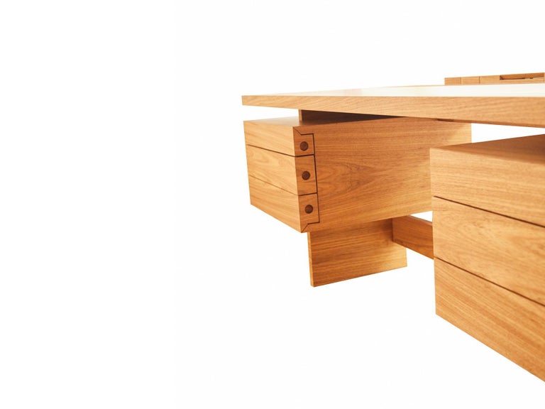 Lia S Desk Freijo Wood In New Condition For Sale In Rio de Janeiro, BR