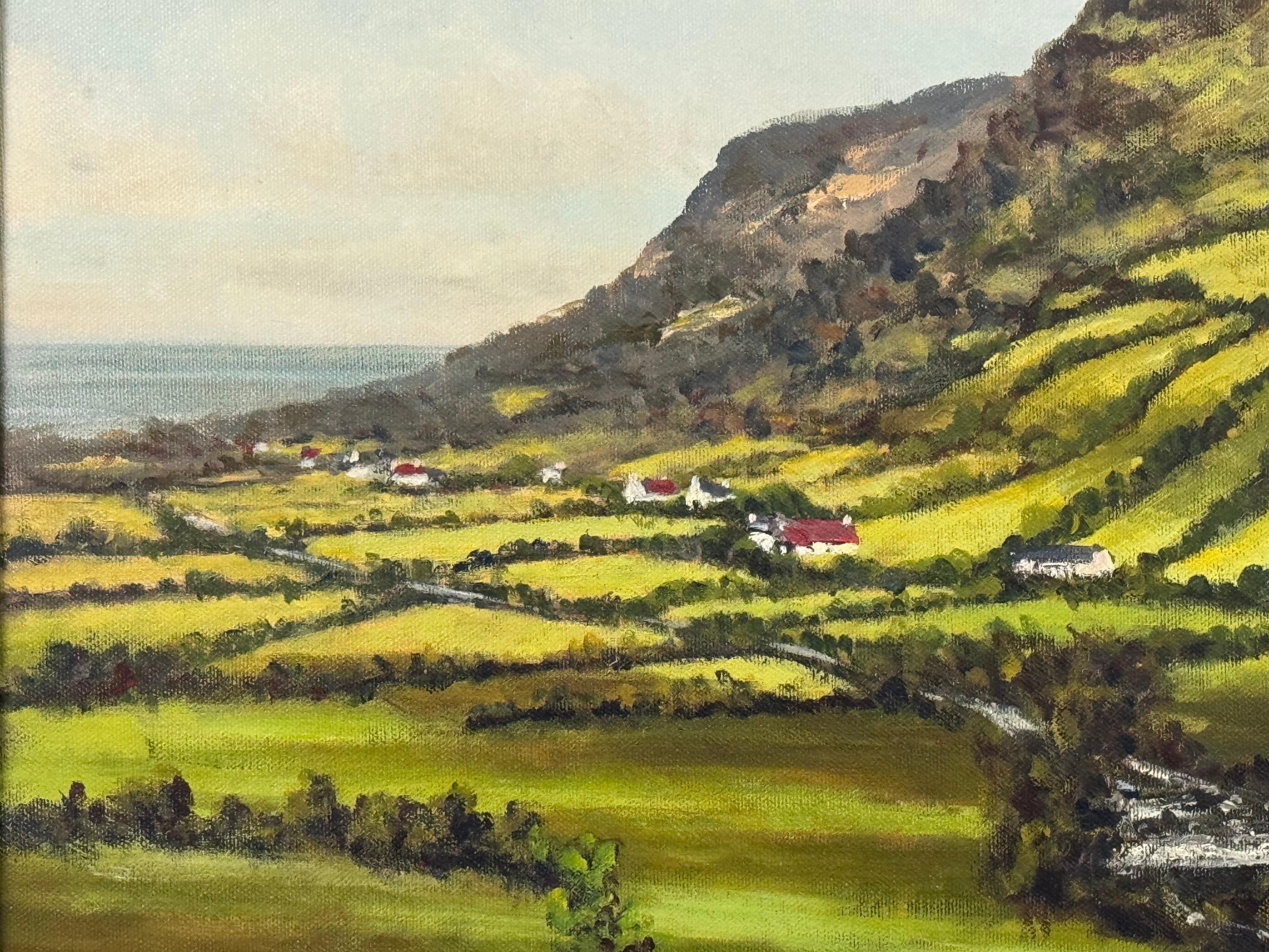 Dipinto d'epoca del 20° secolo di un villaggio irlandese dal verde lussureggiante, opera di un artista irlandese in vendita 4