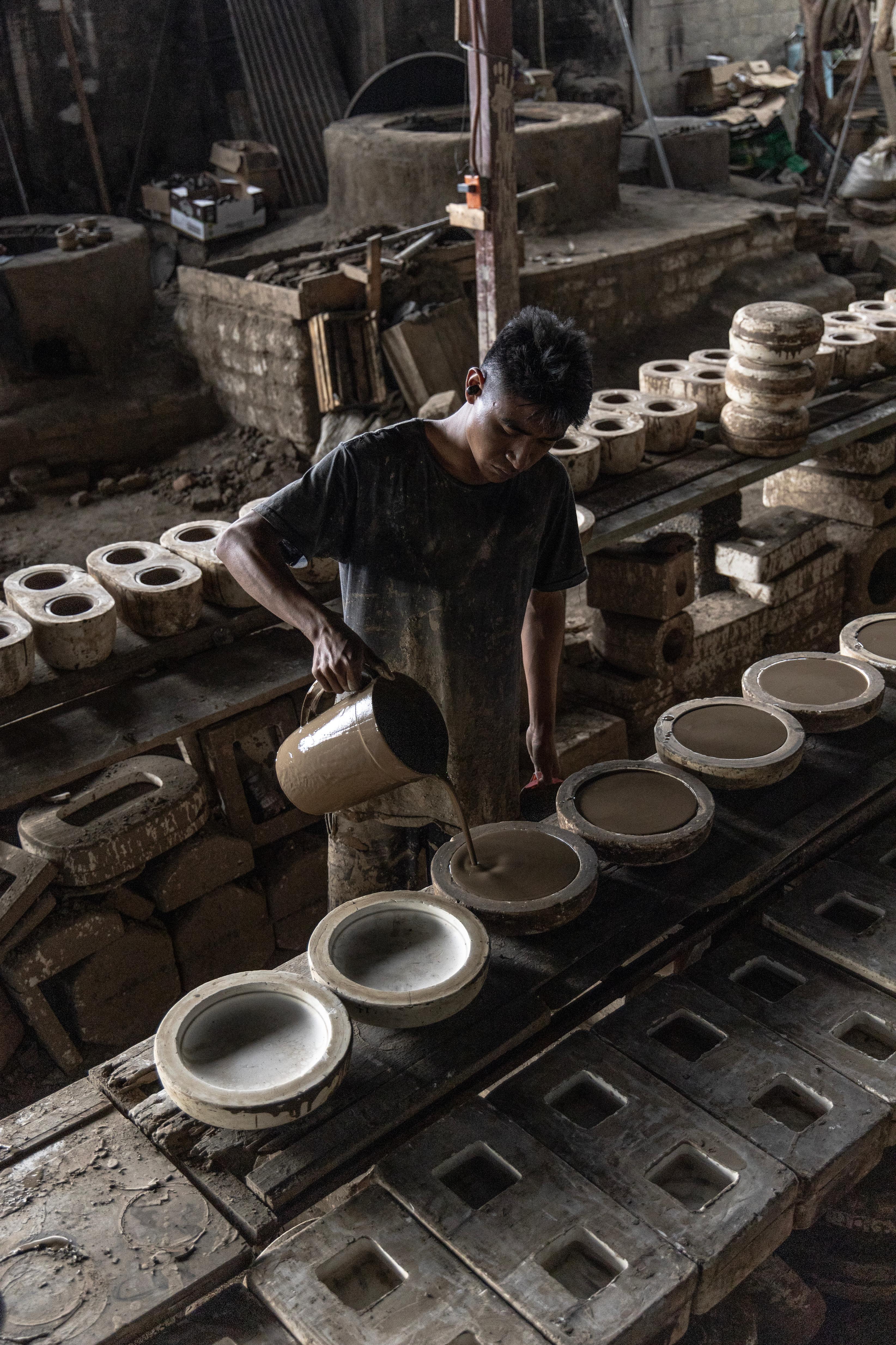LIANA, une sculpture symbolisant le lien entre le ciel et le monde souterrain. Fabriquées selon une technique ancestrale de San Bartolo Coyotepec, ces pièces ont été formées à partir d'argile noire et naturelle de Oaxaca dans les vallées centrales