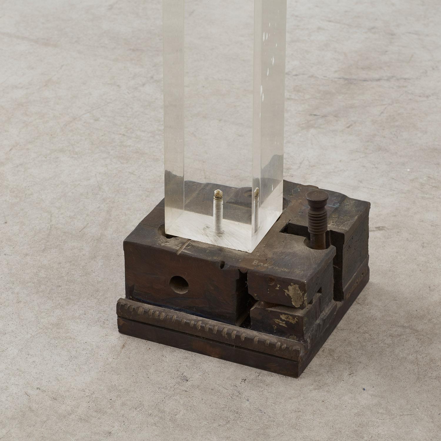 Sculpture en bronze sans titre de Liana Vassalou sur un piédestal en acrylique - Grèce, 1991 Bon état - En vente à London, GB