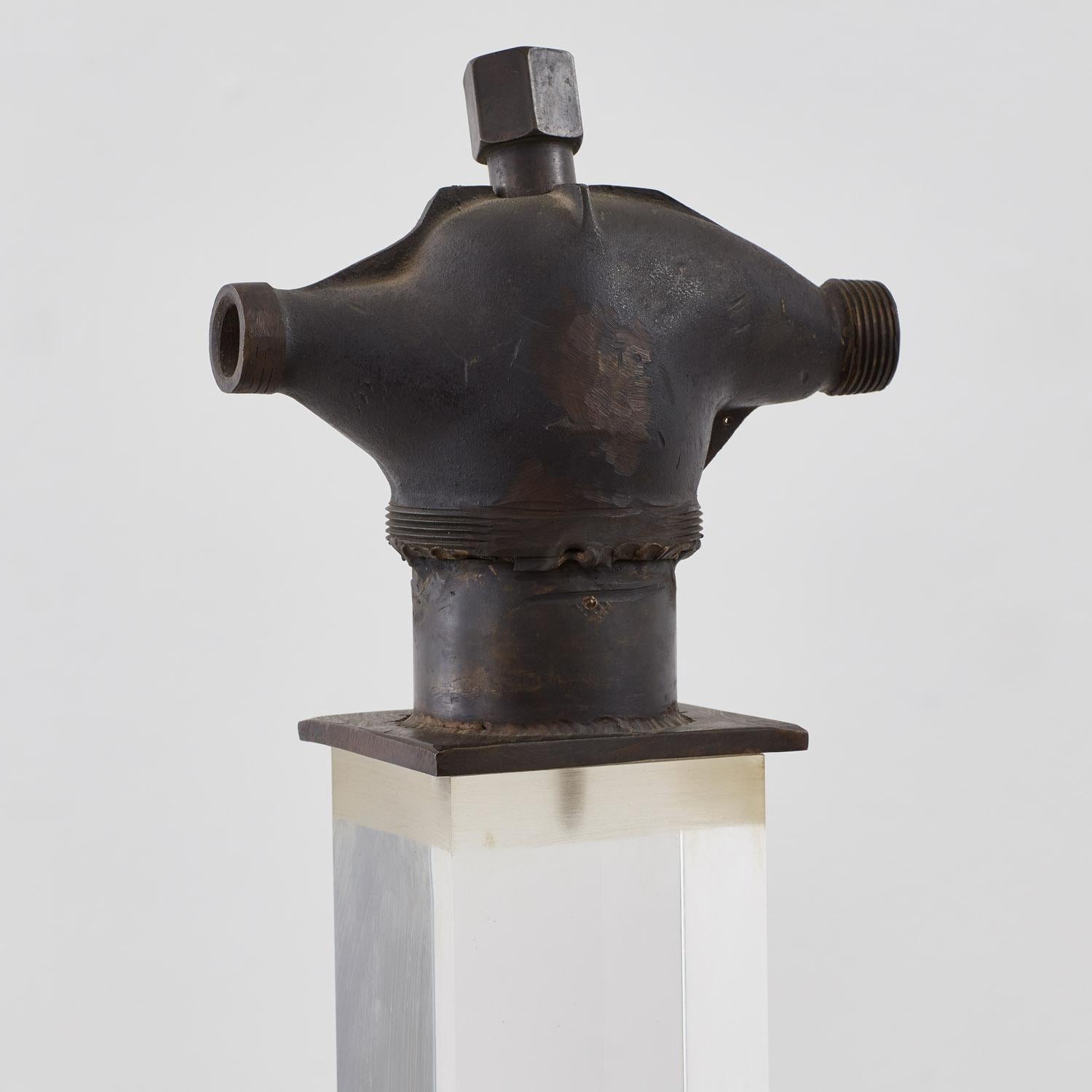 Sculpture en bronze sans titre de Liana Vassalou sur un piédestal en acrylique - Grèce, 1991 en vente 1