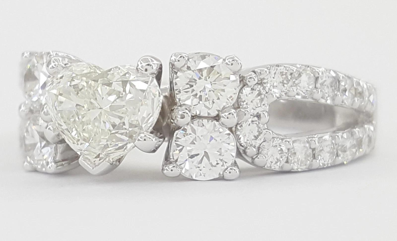 Liane Bague de fiançailles diamant en forme de cœur 1,53 ct en or blanc 18K Excellent état - En vente à Chicago, IL