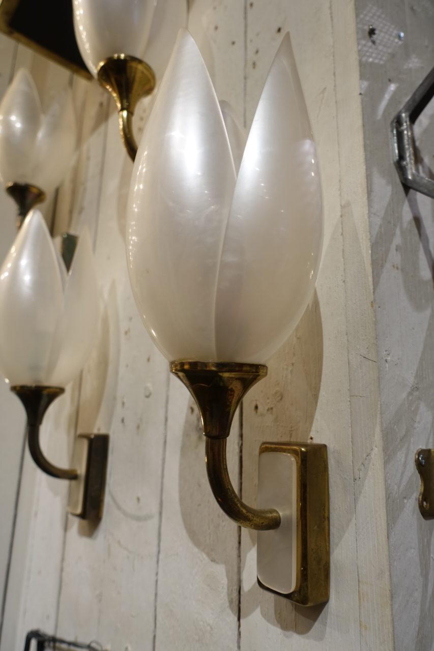 Super cool and feminine tulip shaped wall lamp, with a graceful acrylic shade in a wonderful pearly effect, and brass base. Designed by the Canadian artist Liane Rougier in the 1970s, who was known for her love of shells and tulip shaped