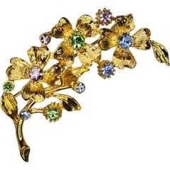 Lianna Broche Floral Multicolor de Cristal Chapado en Oro Amarillo
