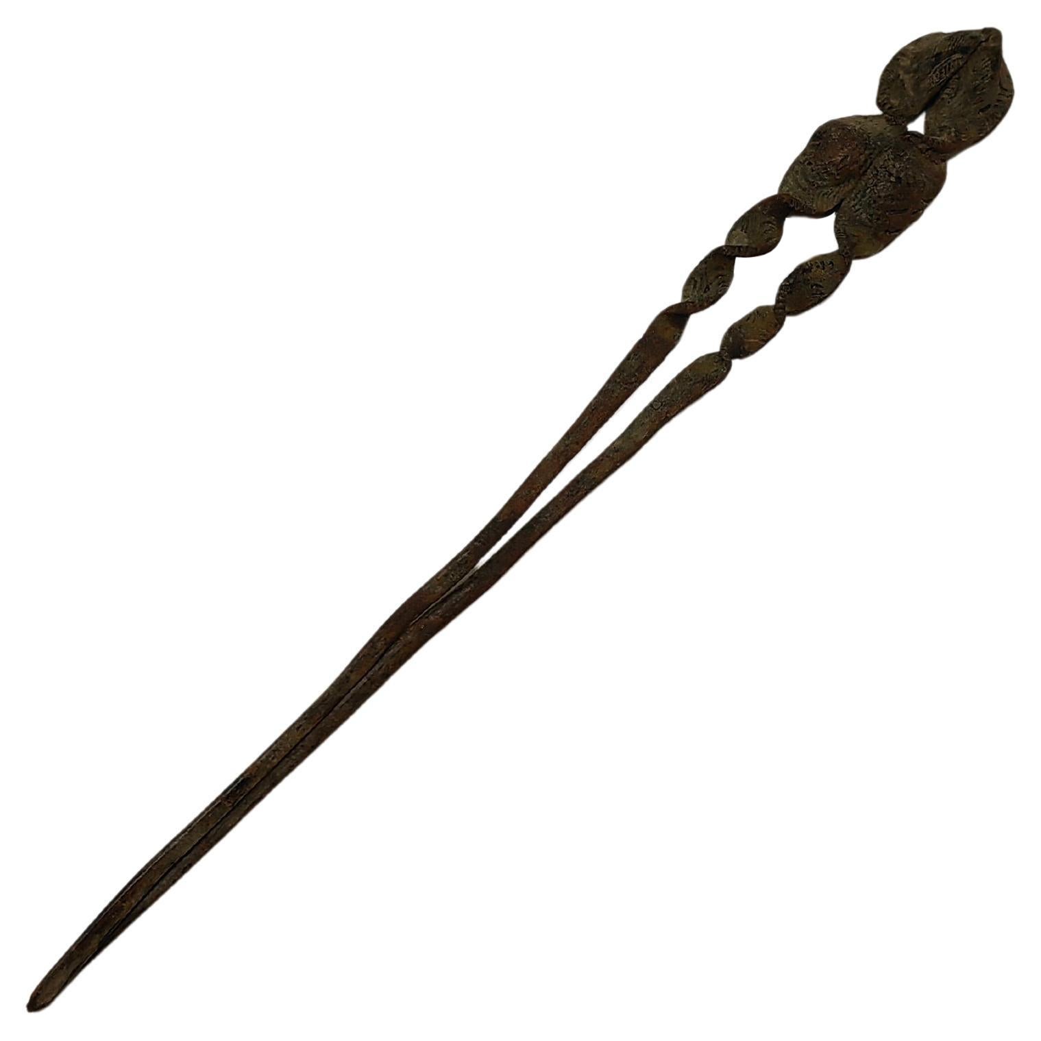 Liao-Jin Dynasty Doppelfisch-Haarnadel aus Bronze im Angebot