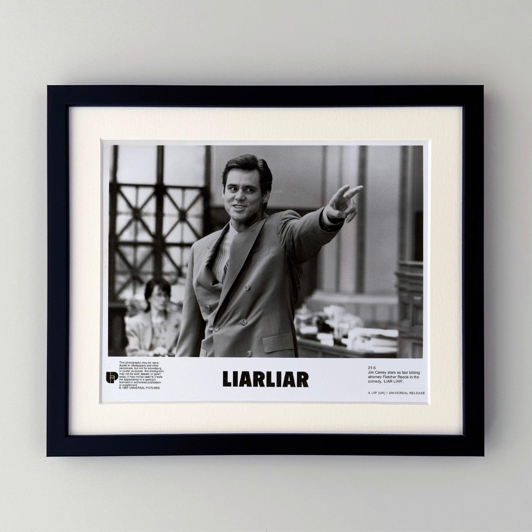 Original 8x10 inches Publicity Film Still for Liar Liar (1997) starring Jim Carrey.

Les photos de publicité (film/production) ont été créées pour aider les studios à promouvoir leurs nouveaux films. Les photos ont été incluses dans les dossiers de