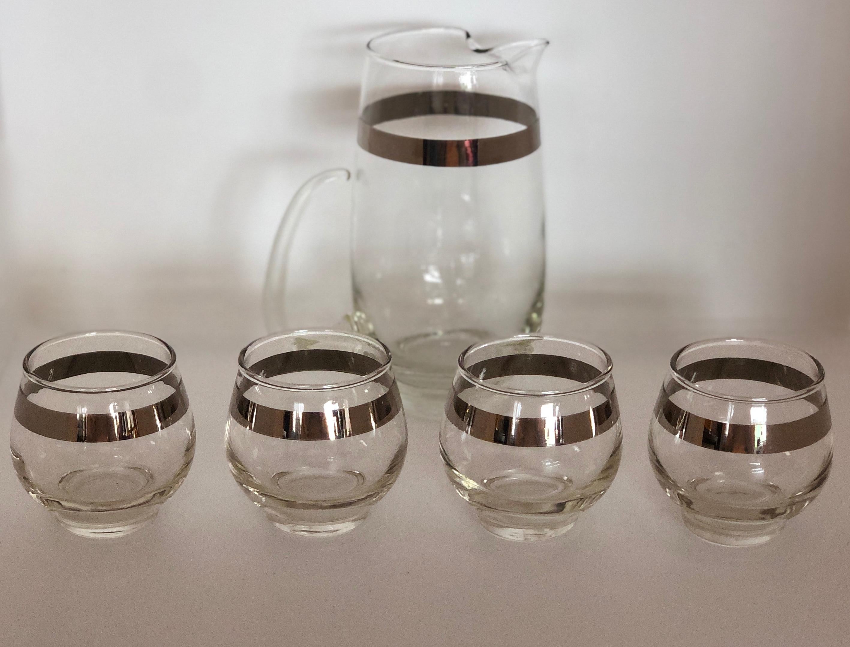Offered is a set of five Mid-Century Modern 
