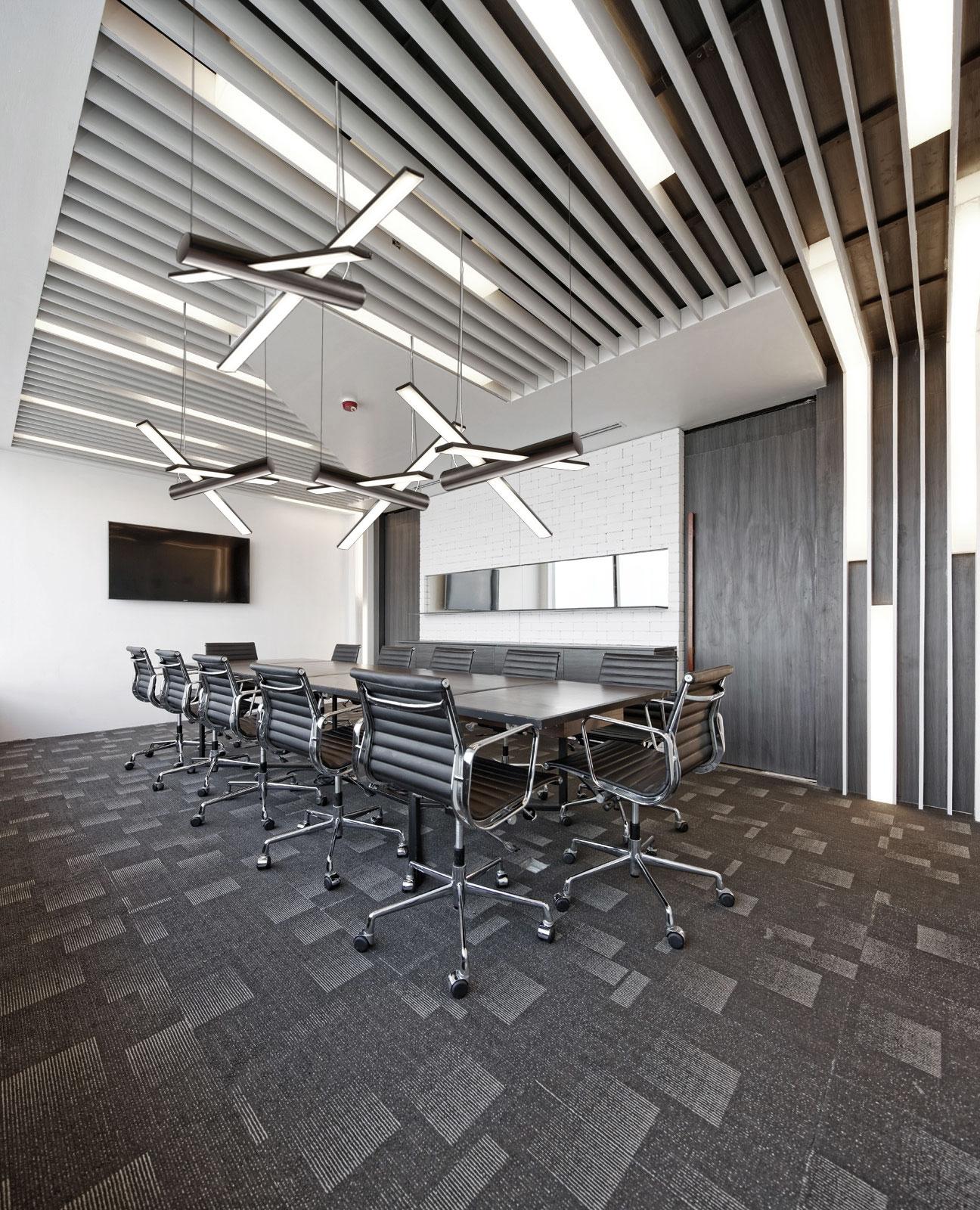 Lampada a sospensione a 4 luci Libellula di Aggiolight
Dimensions: D 70 x W 40 x H 20 cm. 
Materiali: Metallo.

Disponibile in diverse finiture metalliche. Contattateci.

Tutte le nostre lampade possono essere cablate a seconda del Paese. Se viene