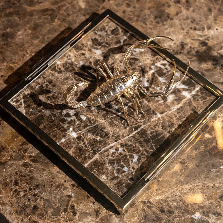 Libera - Bandeja decorativa artesanal, piedras semipreciosas y diseño refinado Siglo XXI y contemporáneo en venta