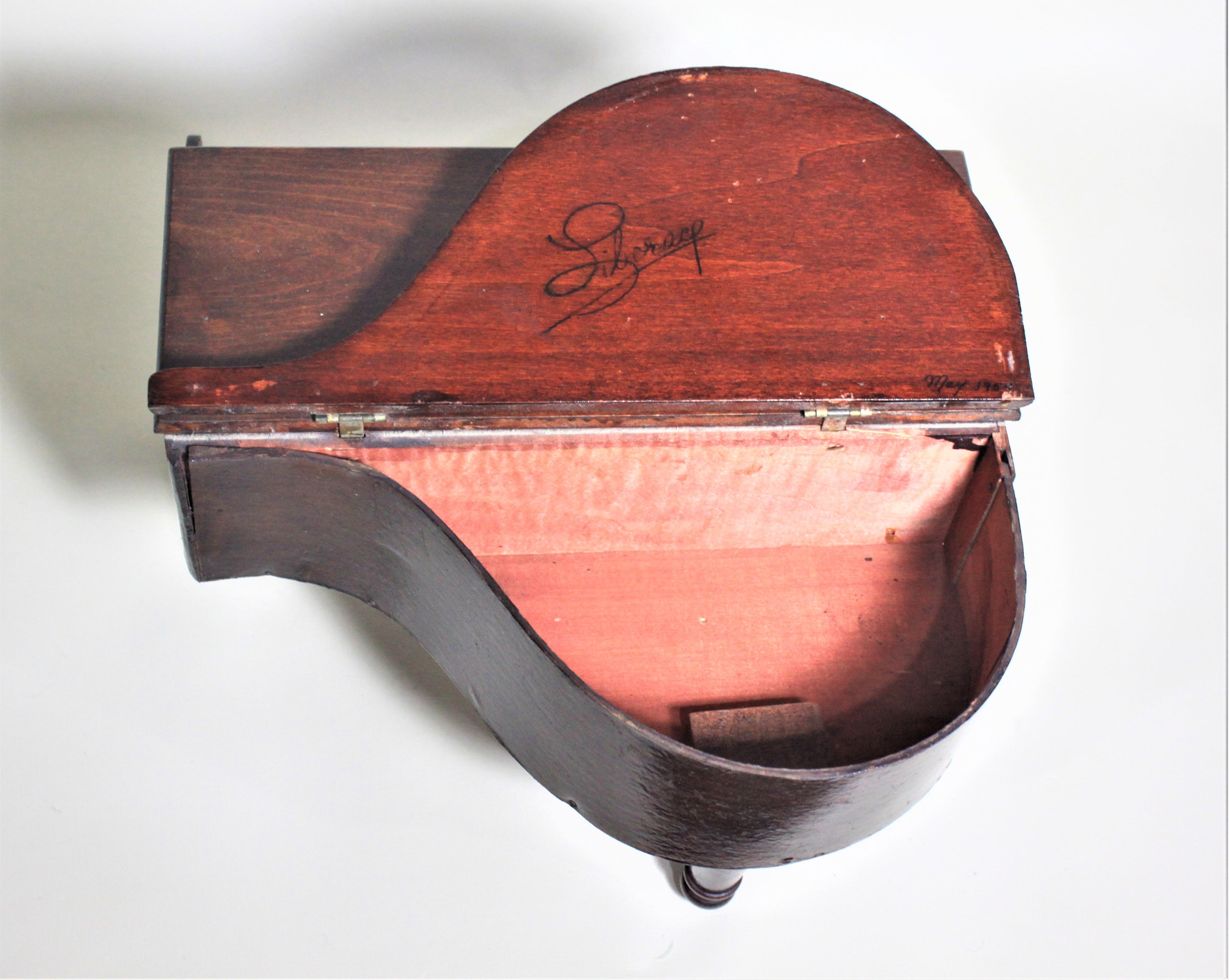 Piano de cola de juguete Schoenhut Vintage autografiado por Liberace en venta 1
