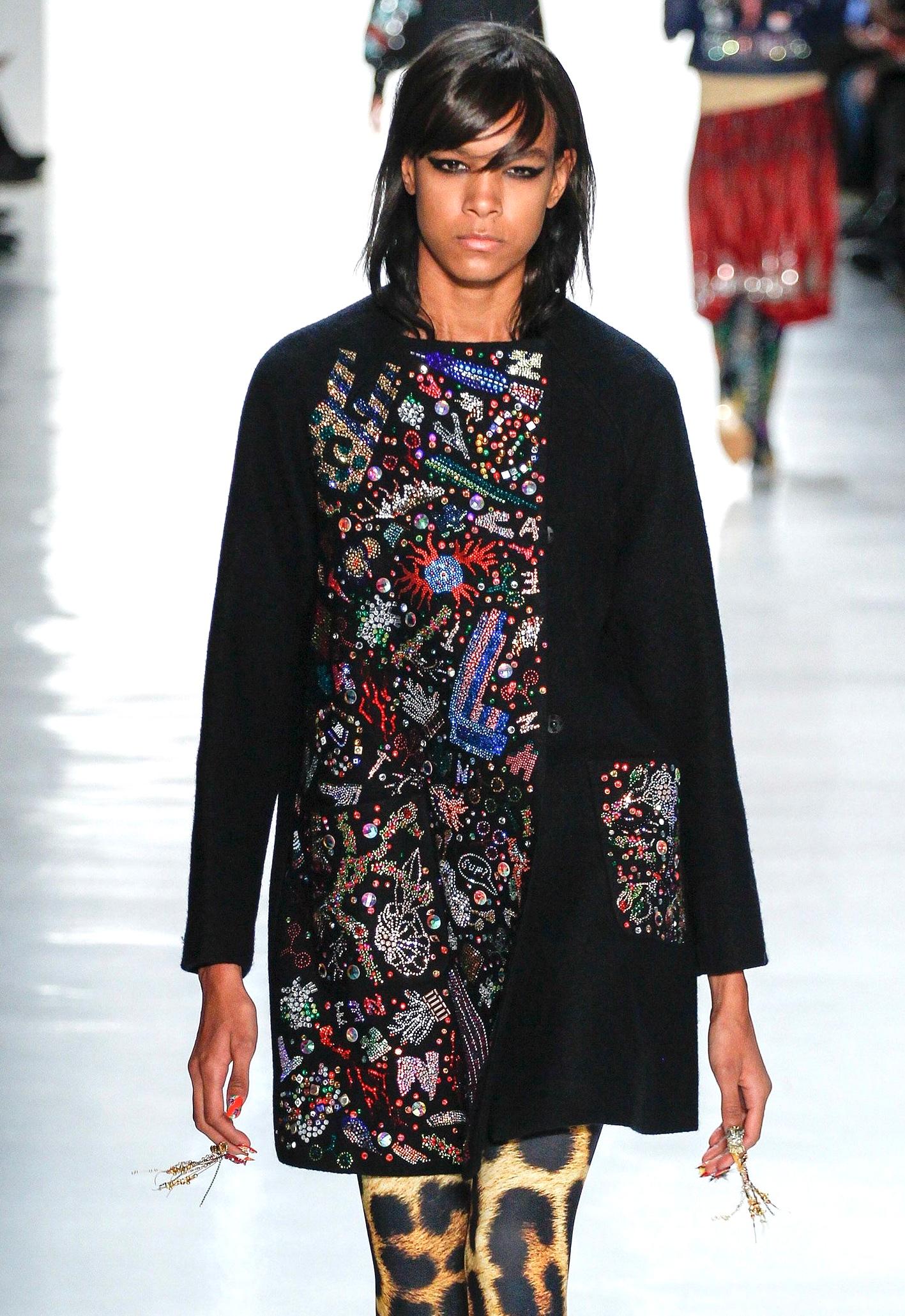Libertine F/W 2017 Heavily Embellished Rose Print Black Wool Dress, NWT en vente 6