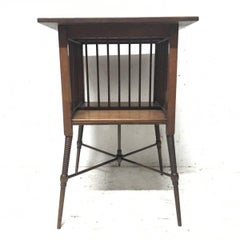 Liberty & Co., Raffinato tavolino in noce anglo-giapponese nello stile di E W Godwin