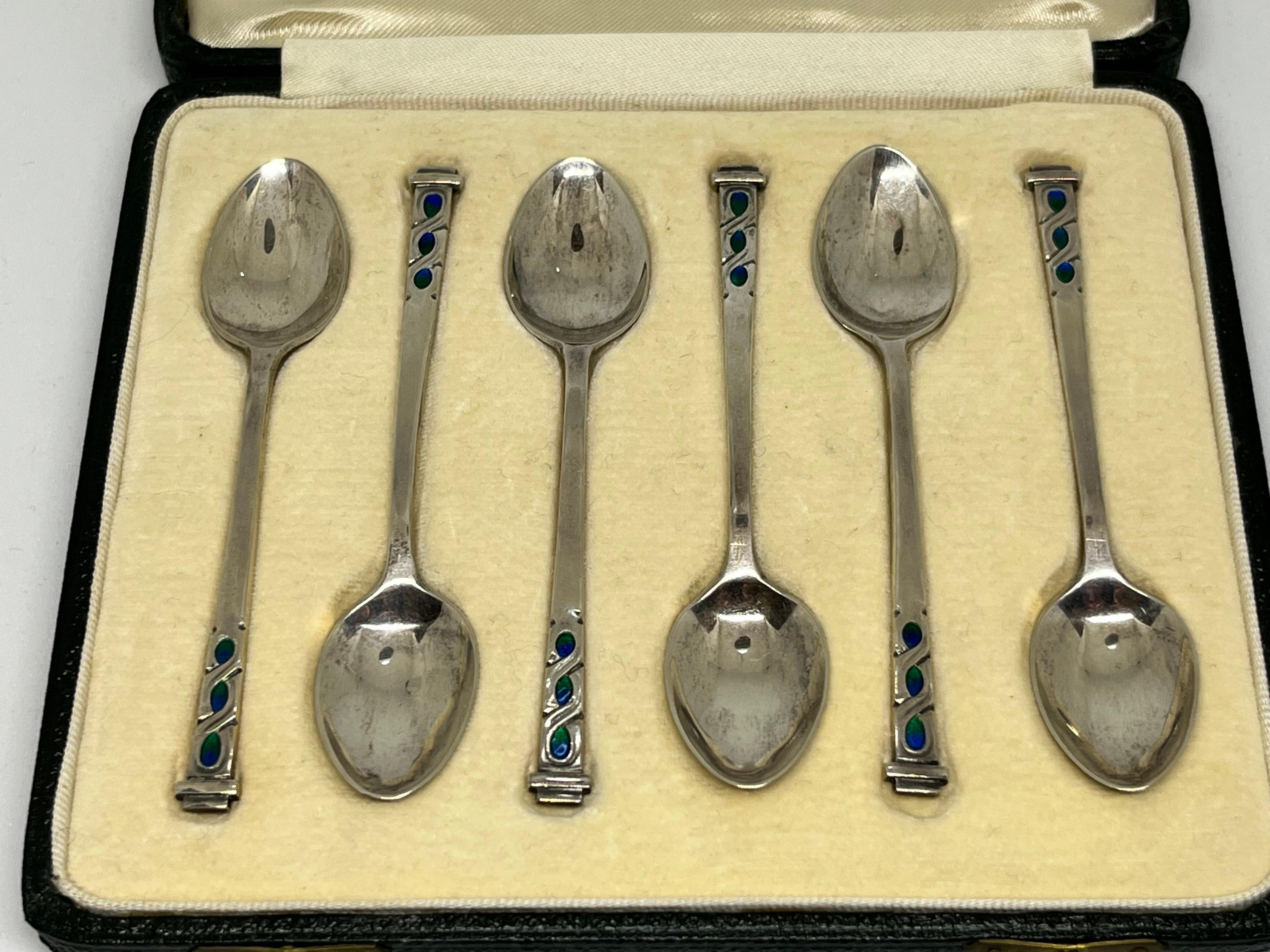 Liberty of london.

A fine quality set of six Art Deco sterling silver and enamel coffee spoons, presented in the original Liberty of London fitted presentation case.

The finial of each coffee spoons is finely embellished with blue and green