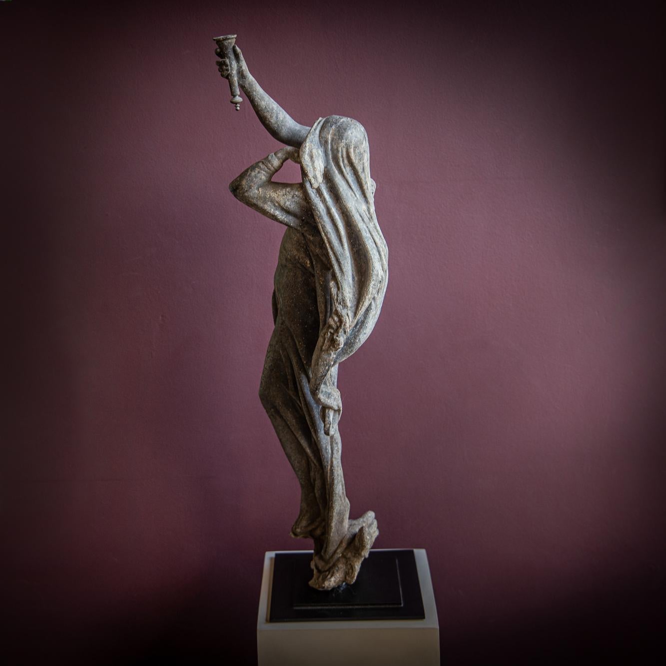 Liberty – eine figurative Skulptur aus patiniertem Blei, Frankreich um 1900 im Zustand „Relativ gut“ im Angebot in London, GB
