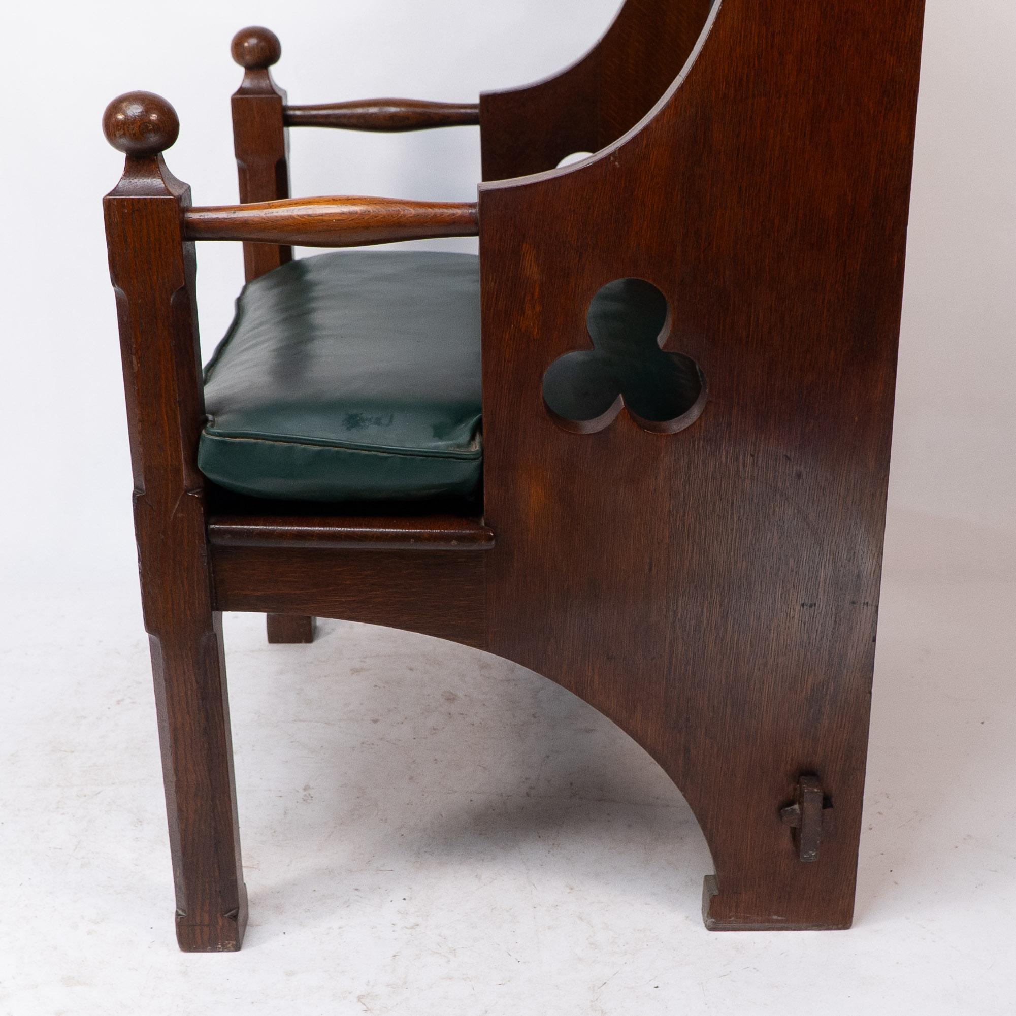 Liberty und Co. Eine gute Qualität Arts and Craft Eiche Sessel mit Leder Kissen im Angebot 7
