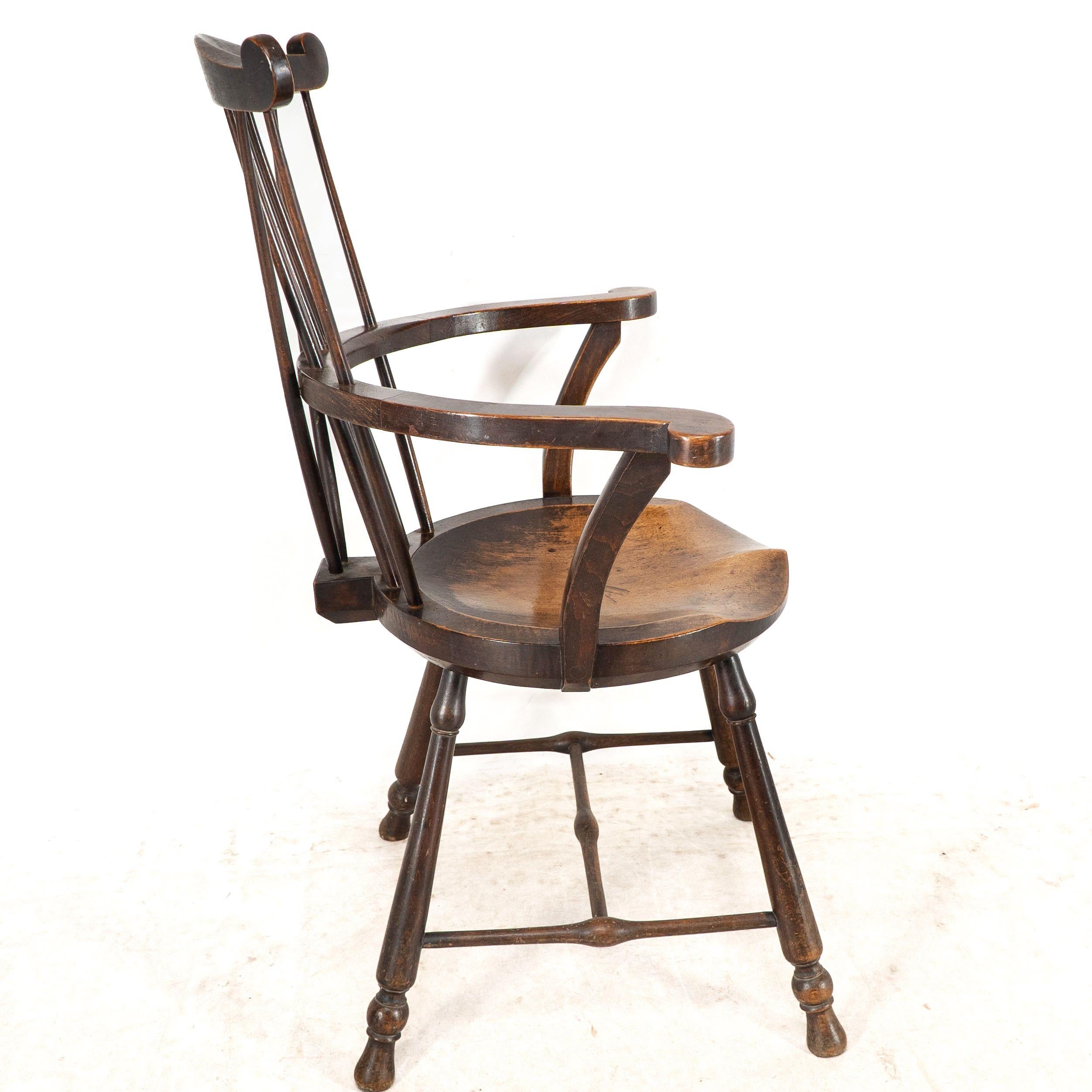 Liberty & Co. Un sillón Windsor de buena calidad en venta 4