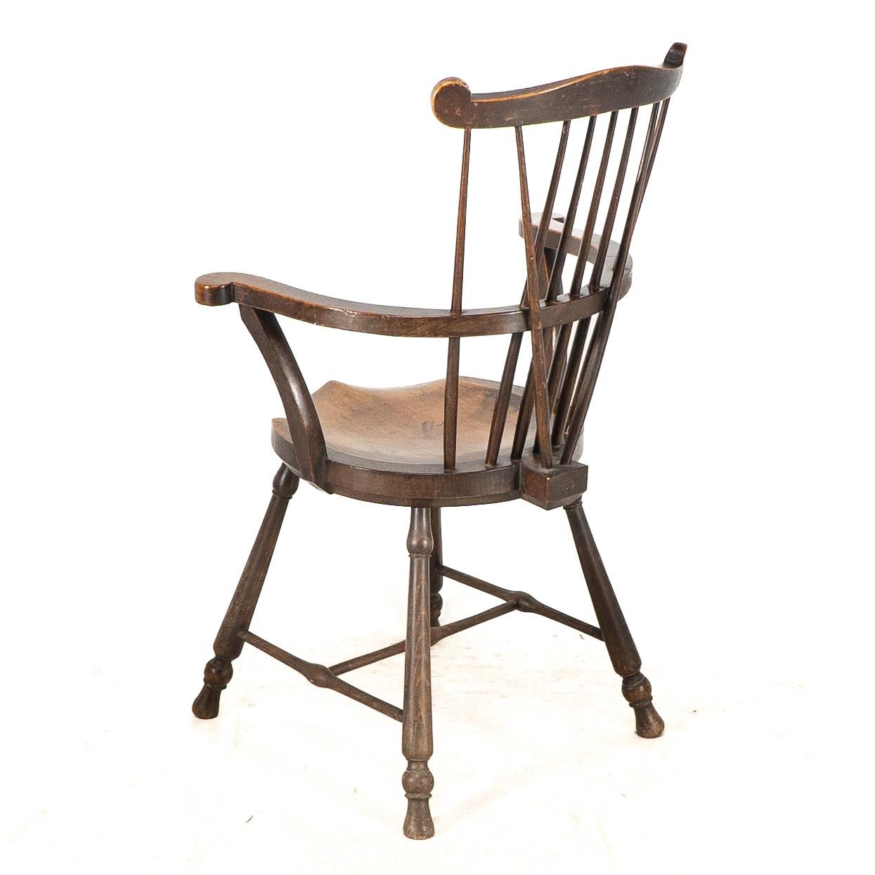 Liberty & Co. Un sillón Windsor de buena calidad en venta 9