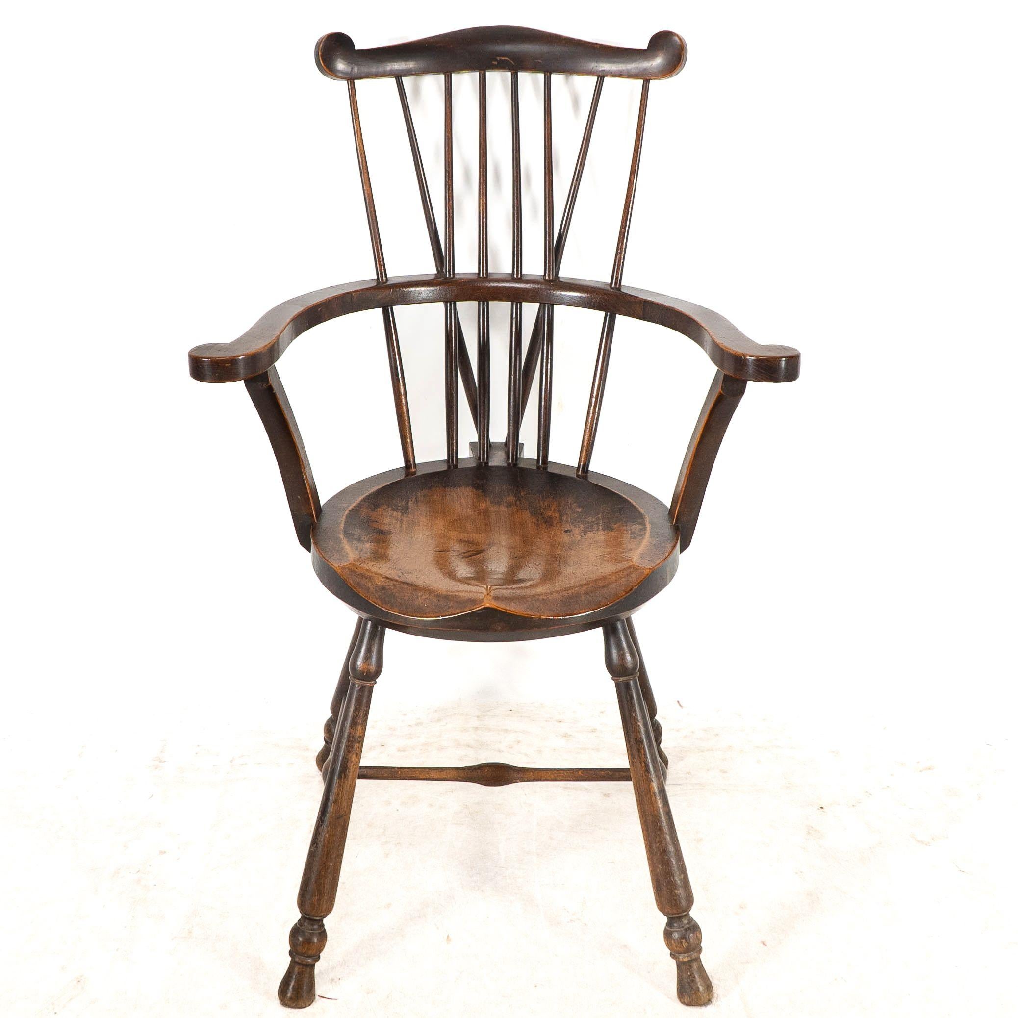 Liberty & Co. Un sillón Windsor de buena calidad Fines del siglo XIX en venta
