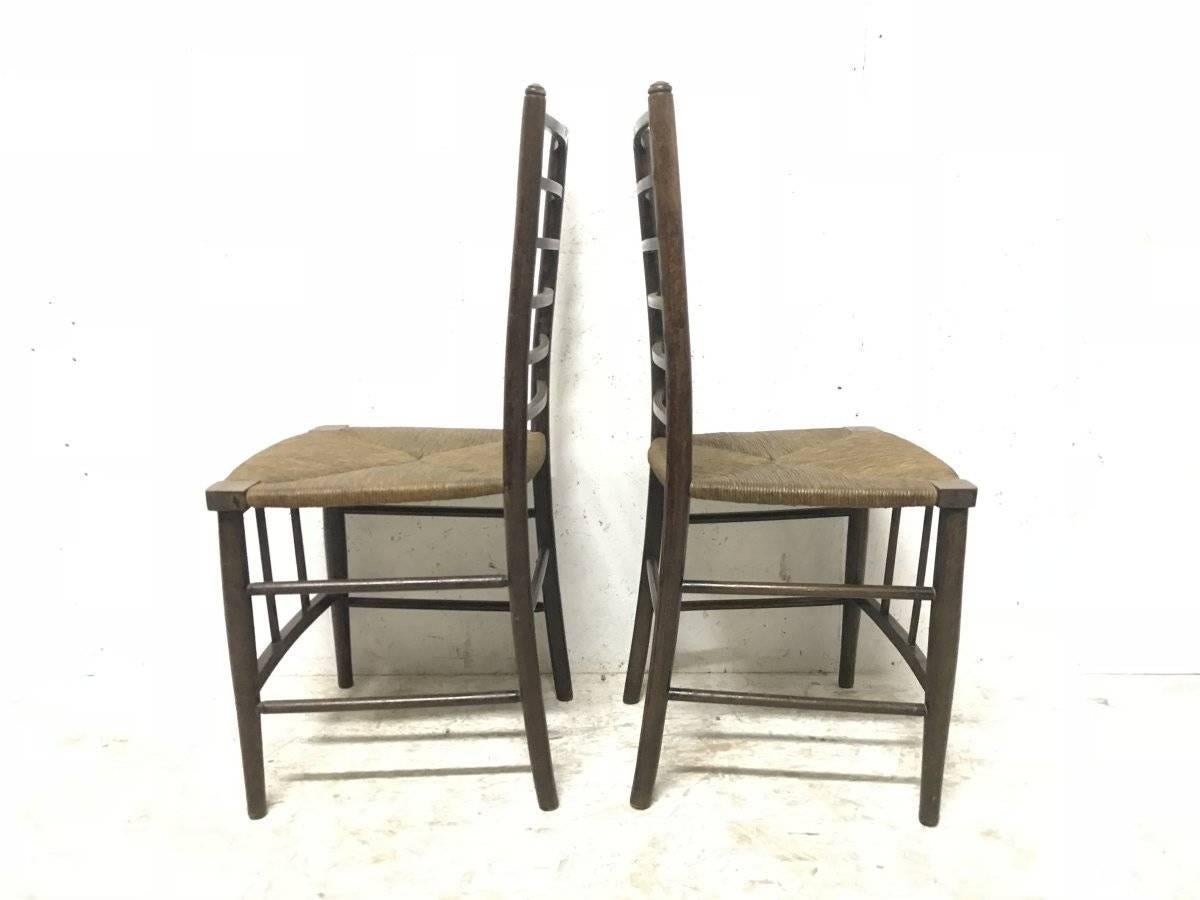 Fait main Liberty and Co, paire de chaises d'appoint Arts and Crafts avec sièges finement joncés en vente