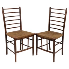 Liberty and Co, paire de chaises d'appoint Arts and Crafts avec sièges finement travaillés