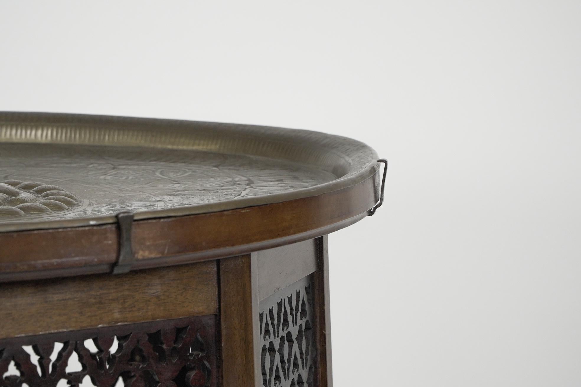 Liberty and Co. Une table d'appoint mauresque ovale rare et inhabituelle à huit pieds en vente 4