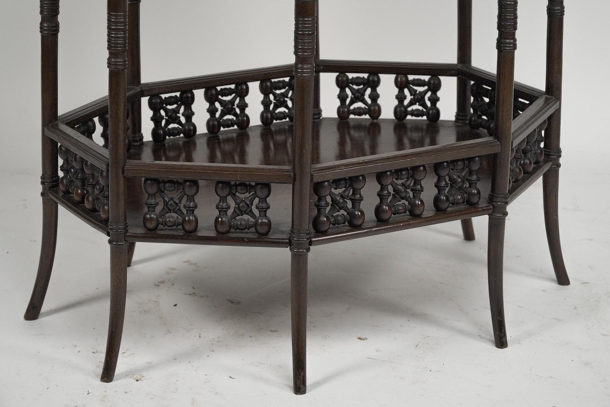 Liberty and Co. Une table d'appoint mauresque ovale rare et inhabituelle à huit pieds en vente 9