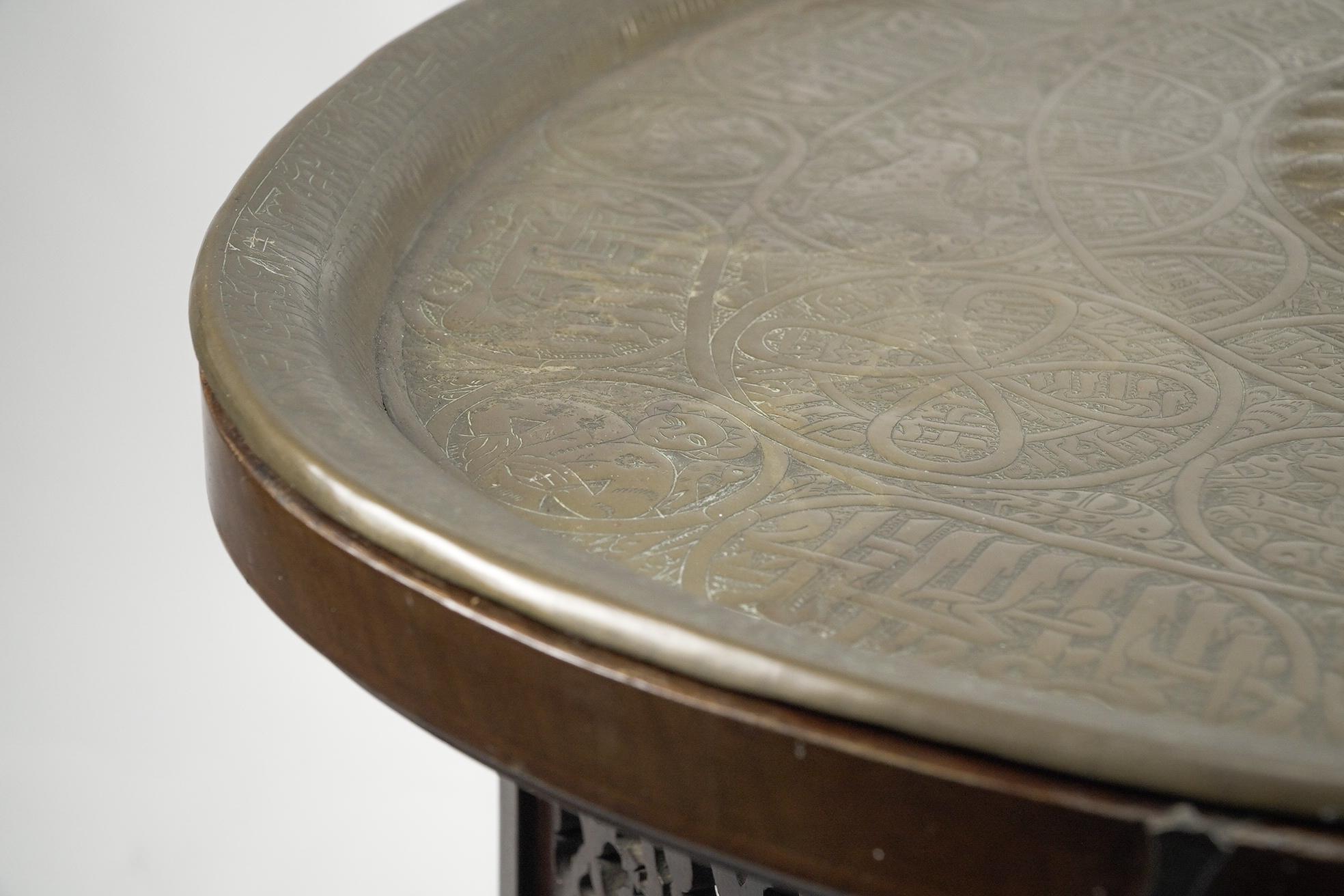 Laiton Liberty and Co. Une table d'appoint mauresque ovale rare et inhabituelle à huit pieds en vente