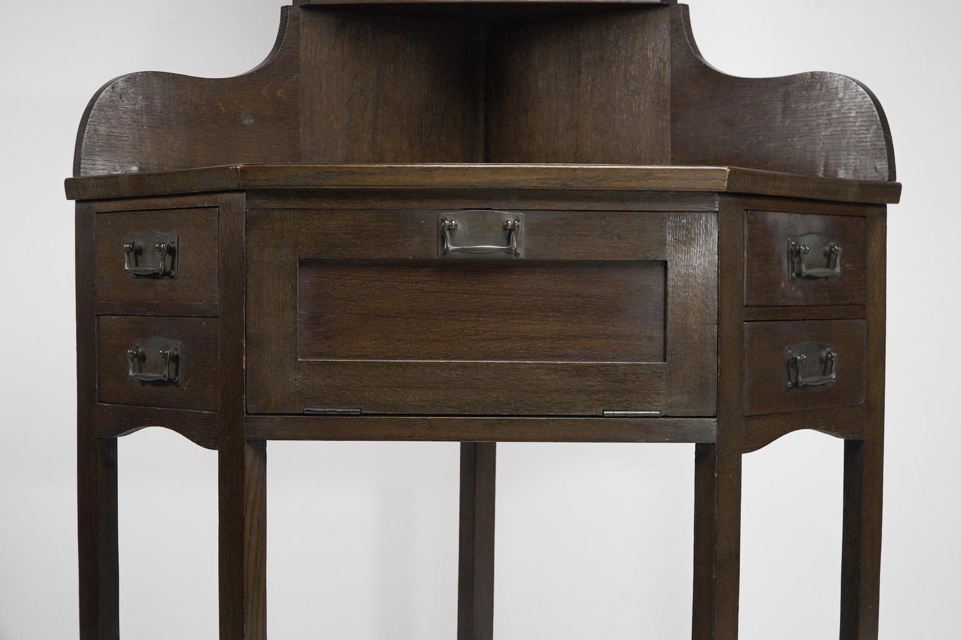 Liberty and Co. A rare and unusual Arts and Crafts oak corner dressing table For Sale 2