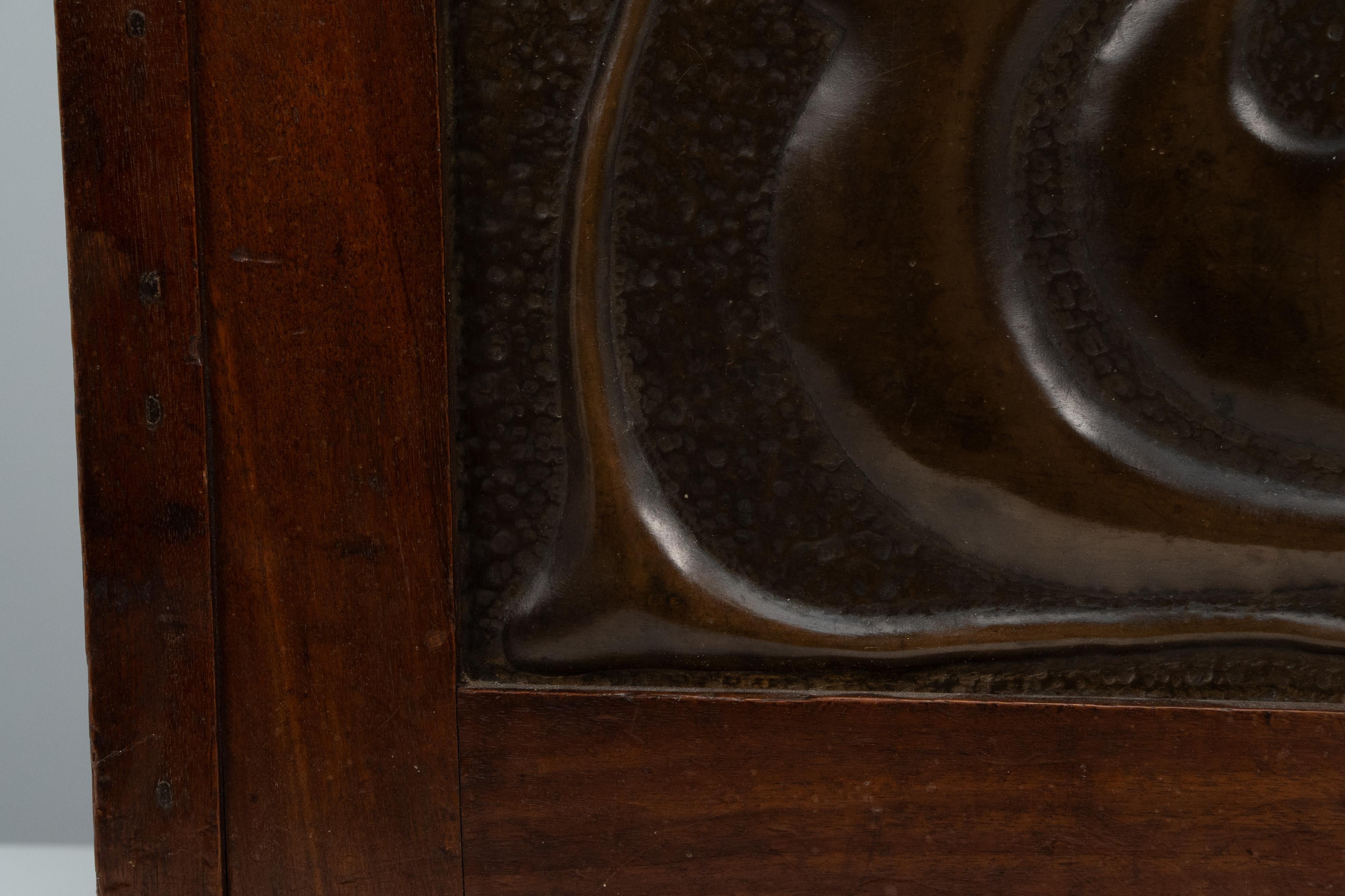 Liberty und Co. Ein kleiner Koffer mit Kupferplatten im Stil von C R Mackintosh. im Angebot 6