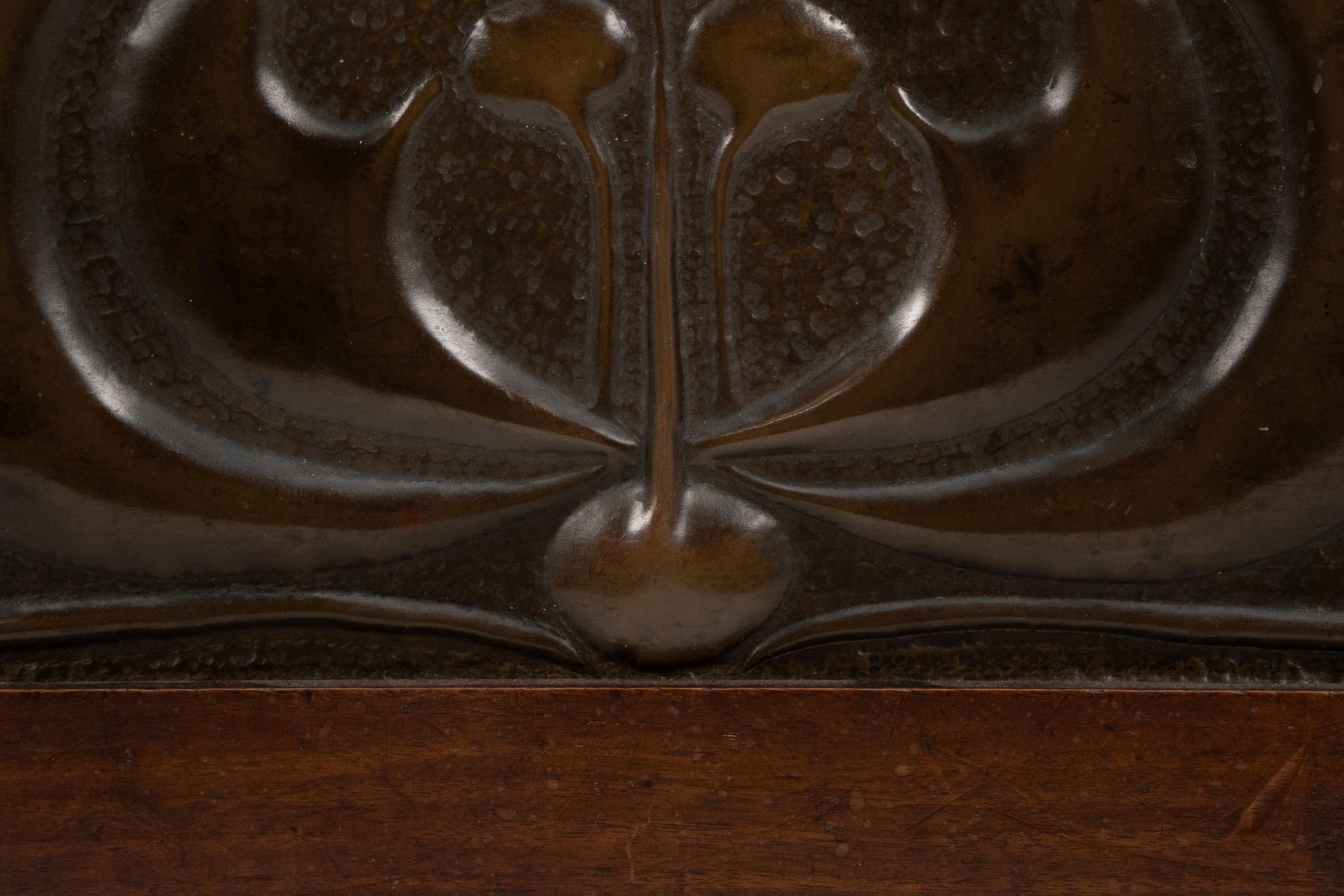 Liberty und Co. Ein kleiner Koffer mit Kupferplatten im Stil von C R Mackintosh. im Angebot 7