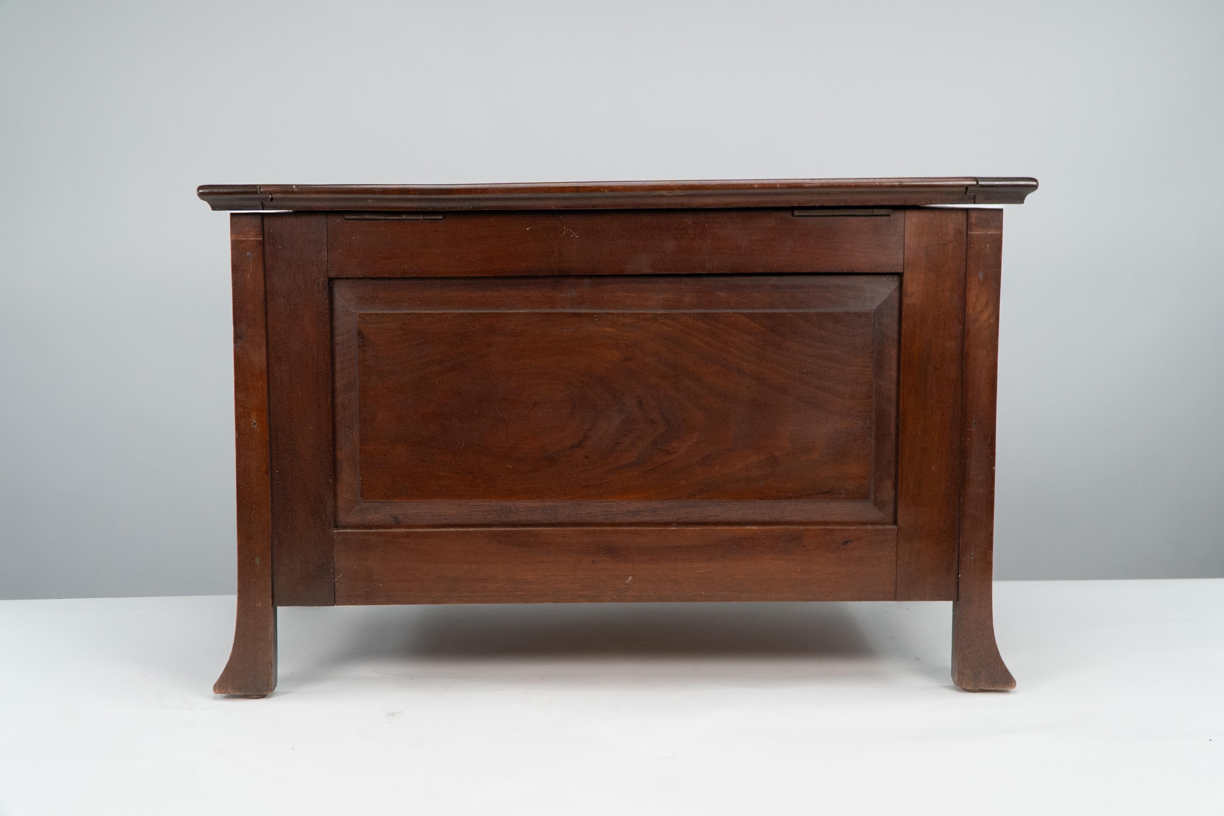 English Liberty and Co. A small trunk with copper panels in the style of C R Mackintosh. For Sale