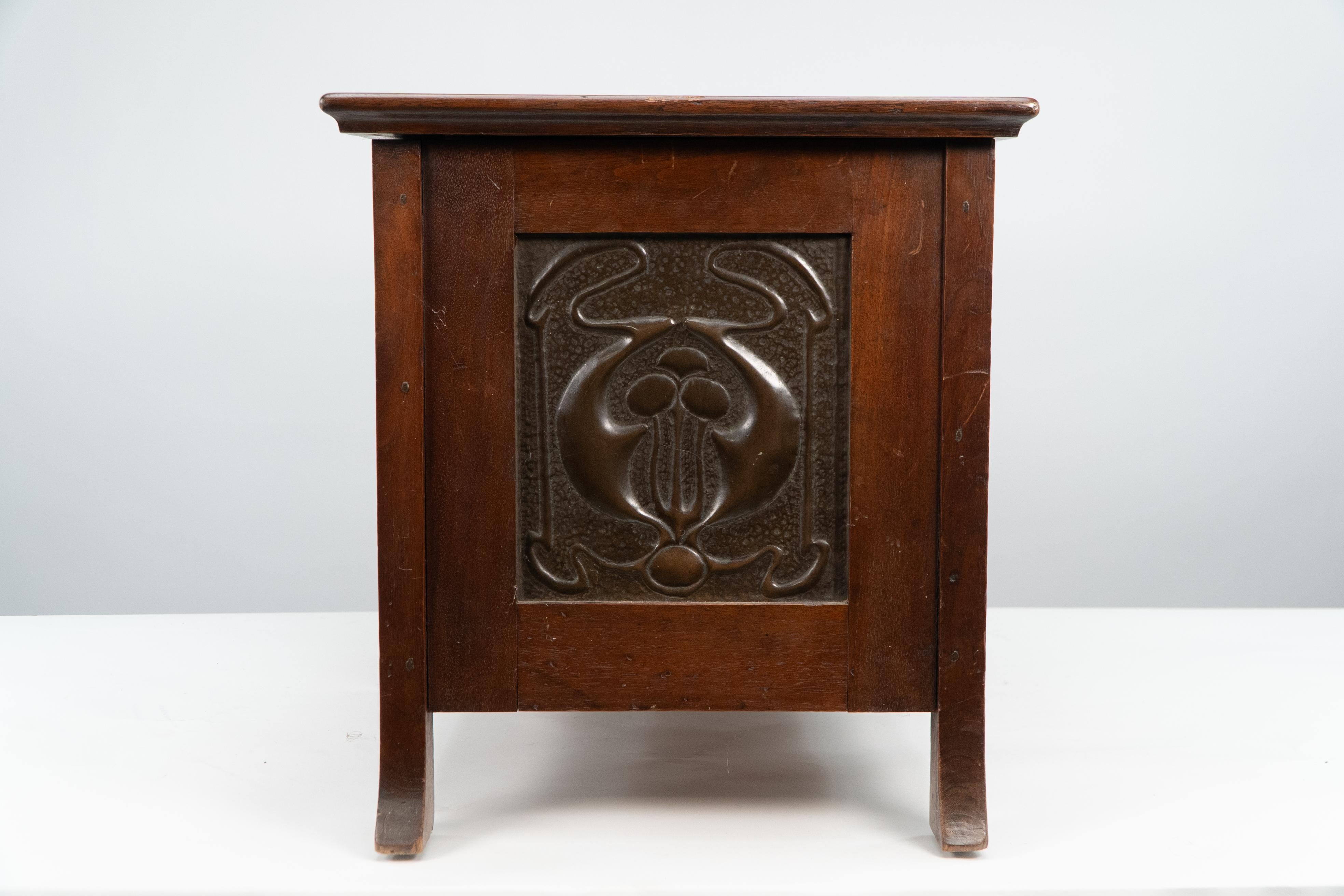 Liberty and Co. A small trunk with copper panels in the style of C R Mackintosh. In Good Condition For Sale In London, GB