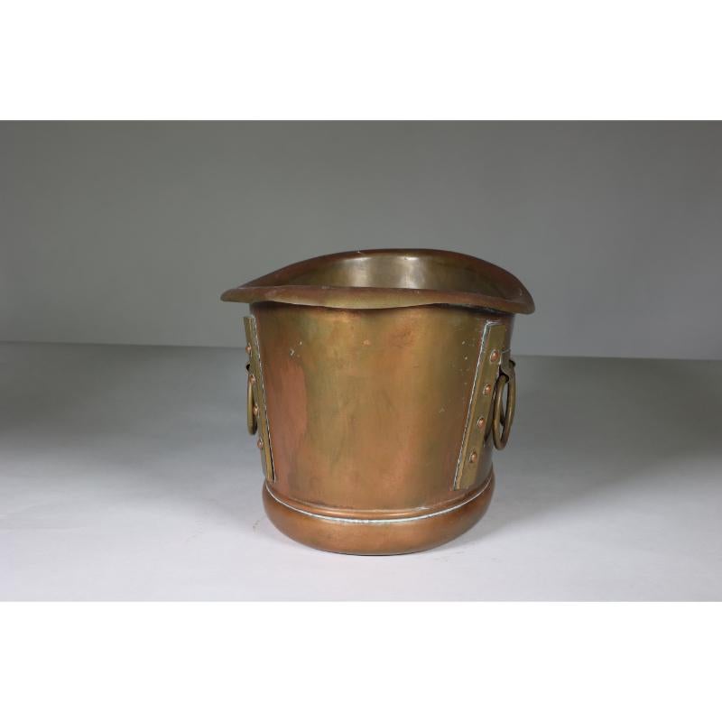 Liberty and Co. A brass Arts and Crafts boat shaped champagne bucket. In Good Condition For Sale In London, GB