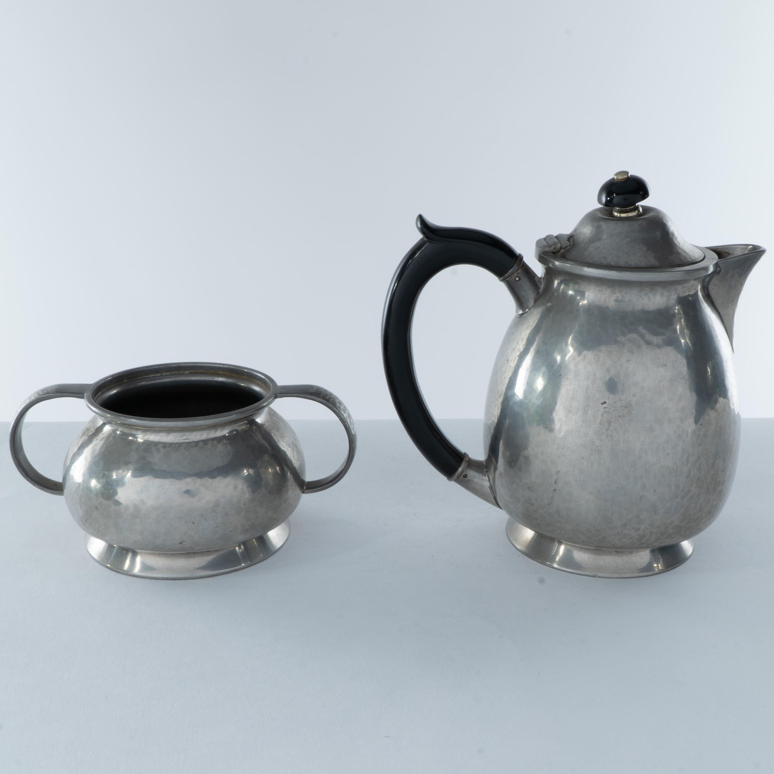 Liberty and Co. An Arts and Crafts six piece pewter tudric tea set For Sale 7