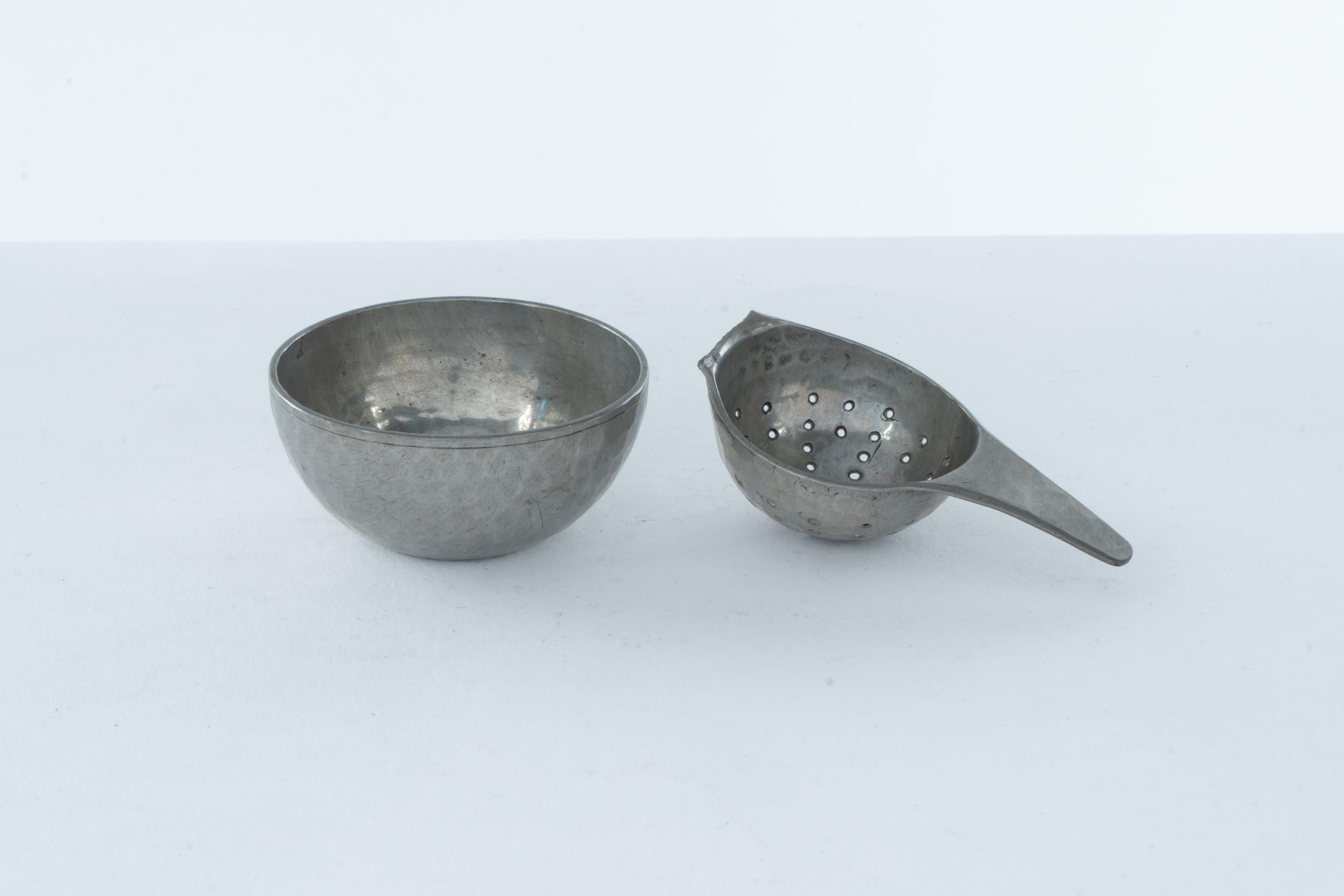 Liberty and Co. An Arts and Crafts six piece pewter tudric tea set For Sale 9